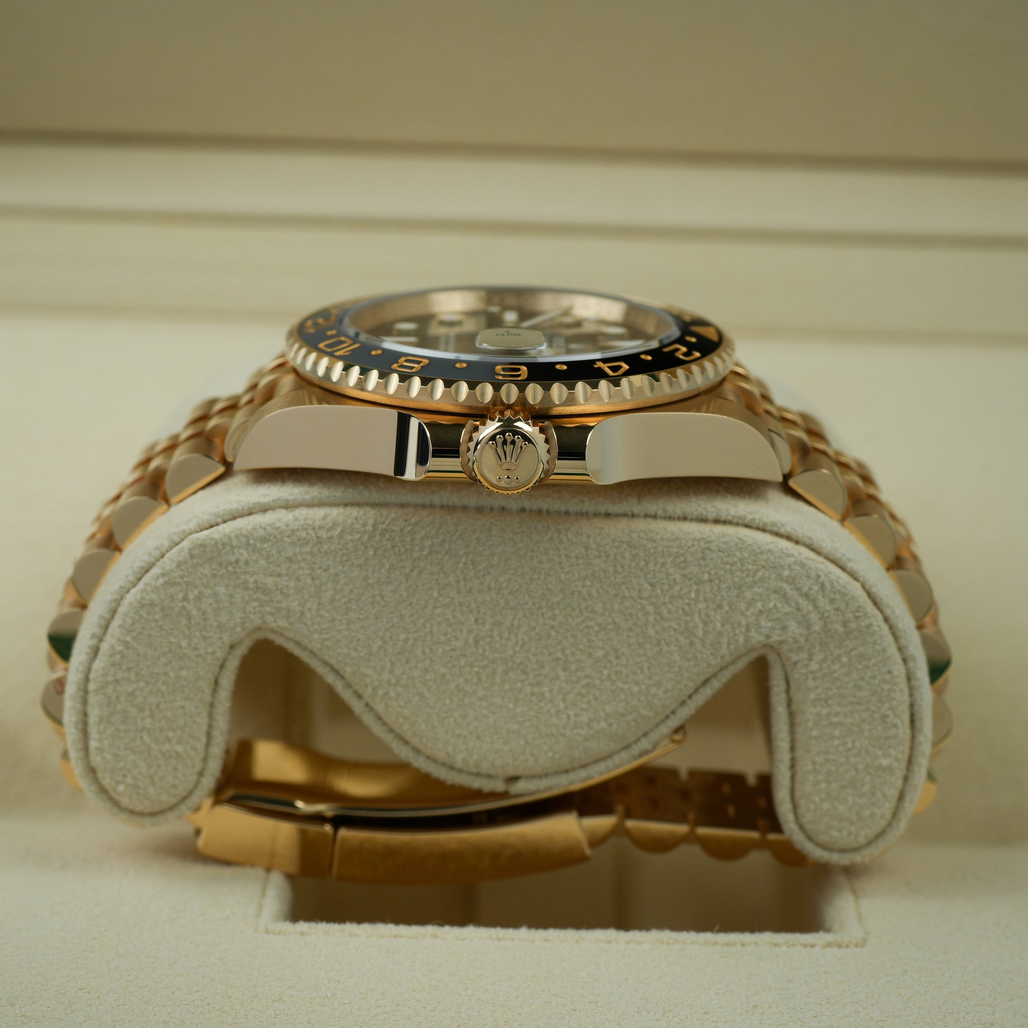 Rolex GMT-Master II 126718GRNR case lug  bracelet crown