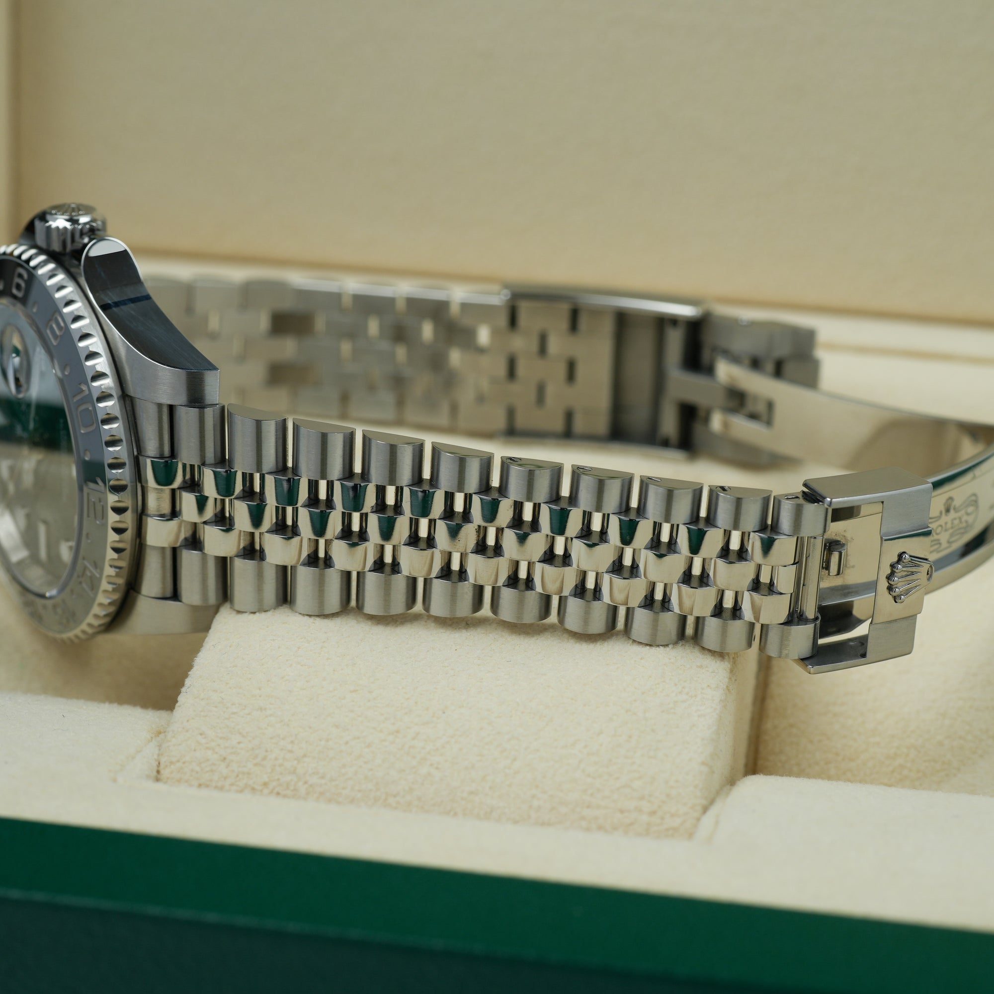 Rolex GMT-Master II 126710GRNR 40mm bracelet