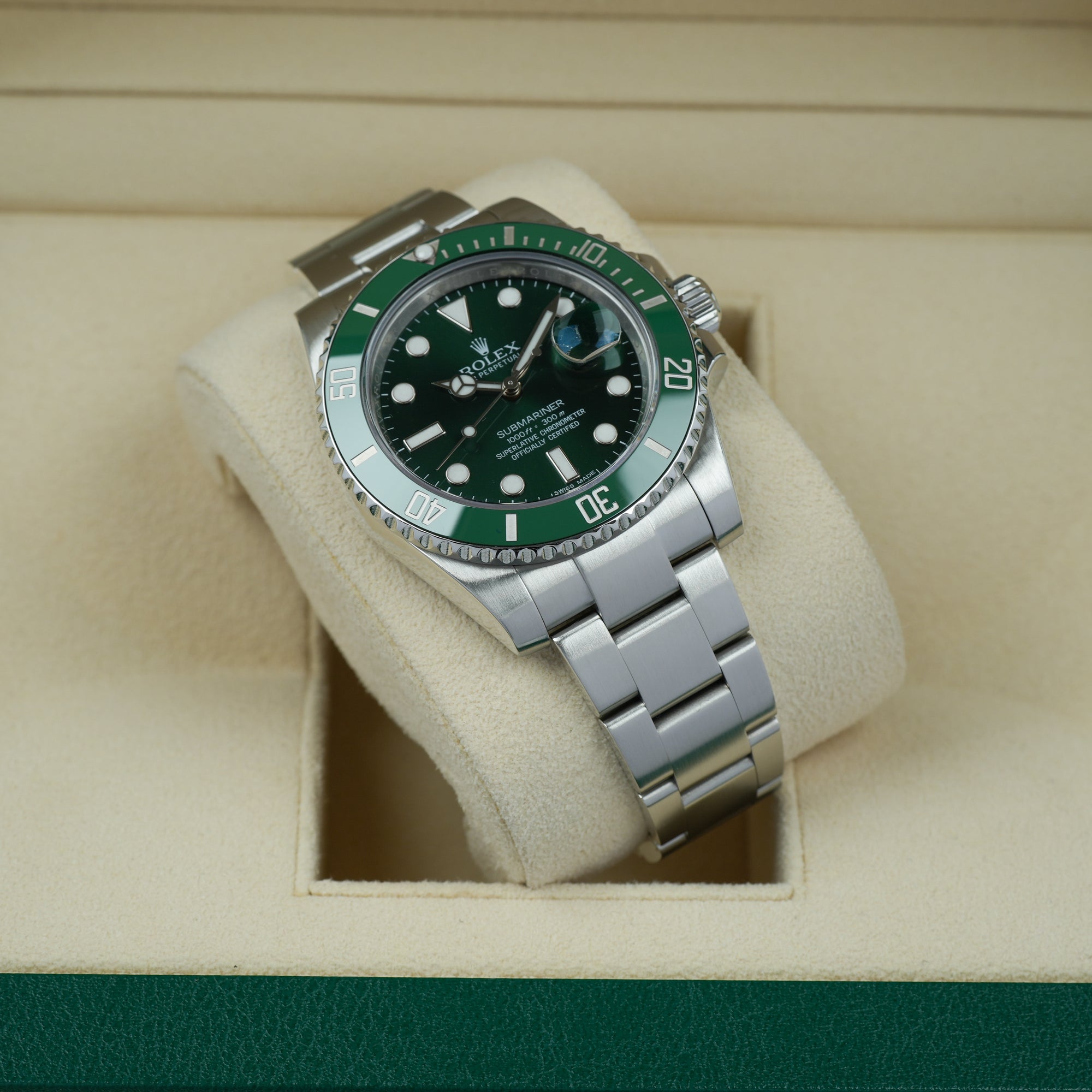Rolex Submariner Date Hulk 41mm lug case left lower