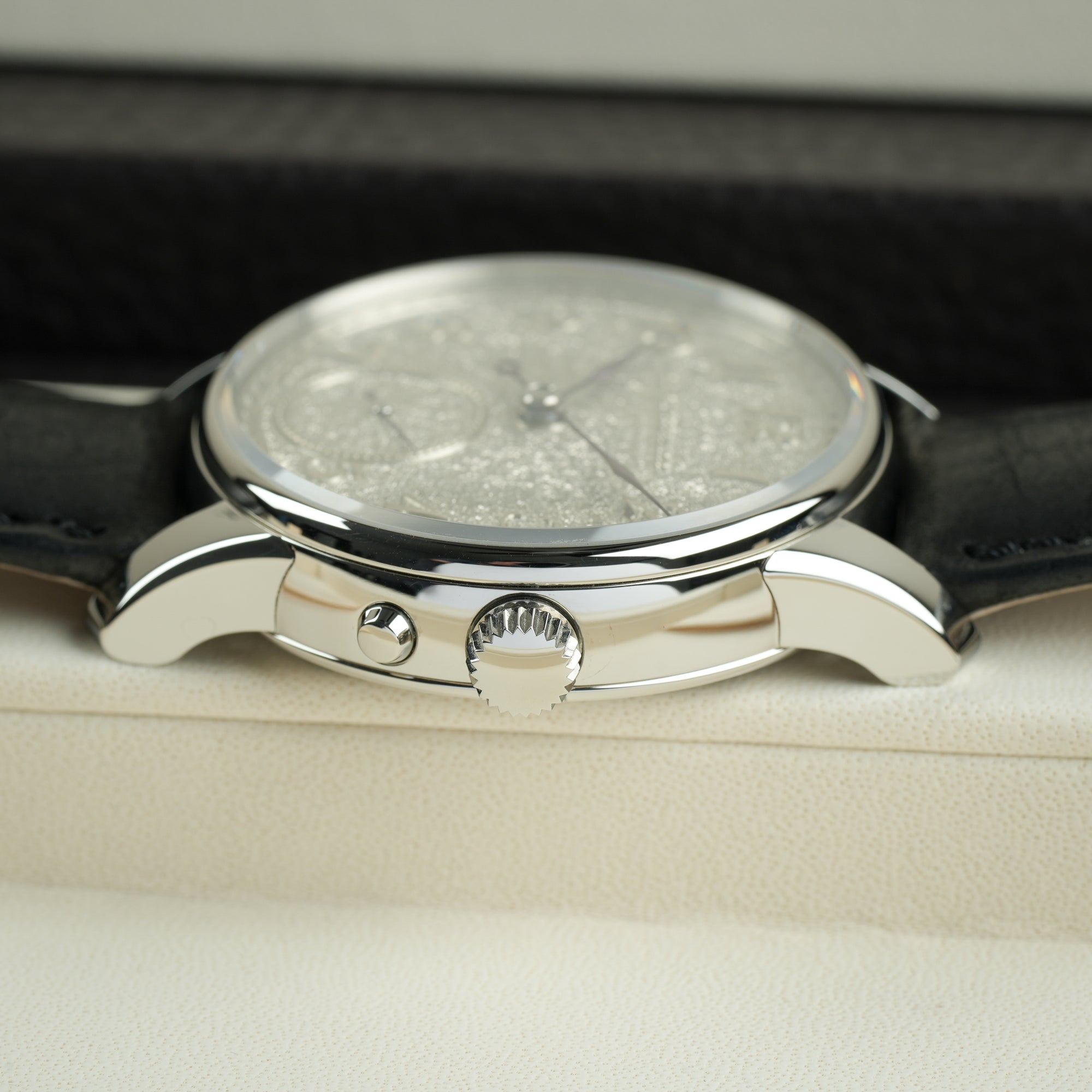  Moritz Grossmann Tremblage 41 right case crown