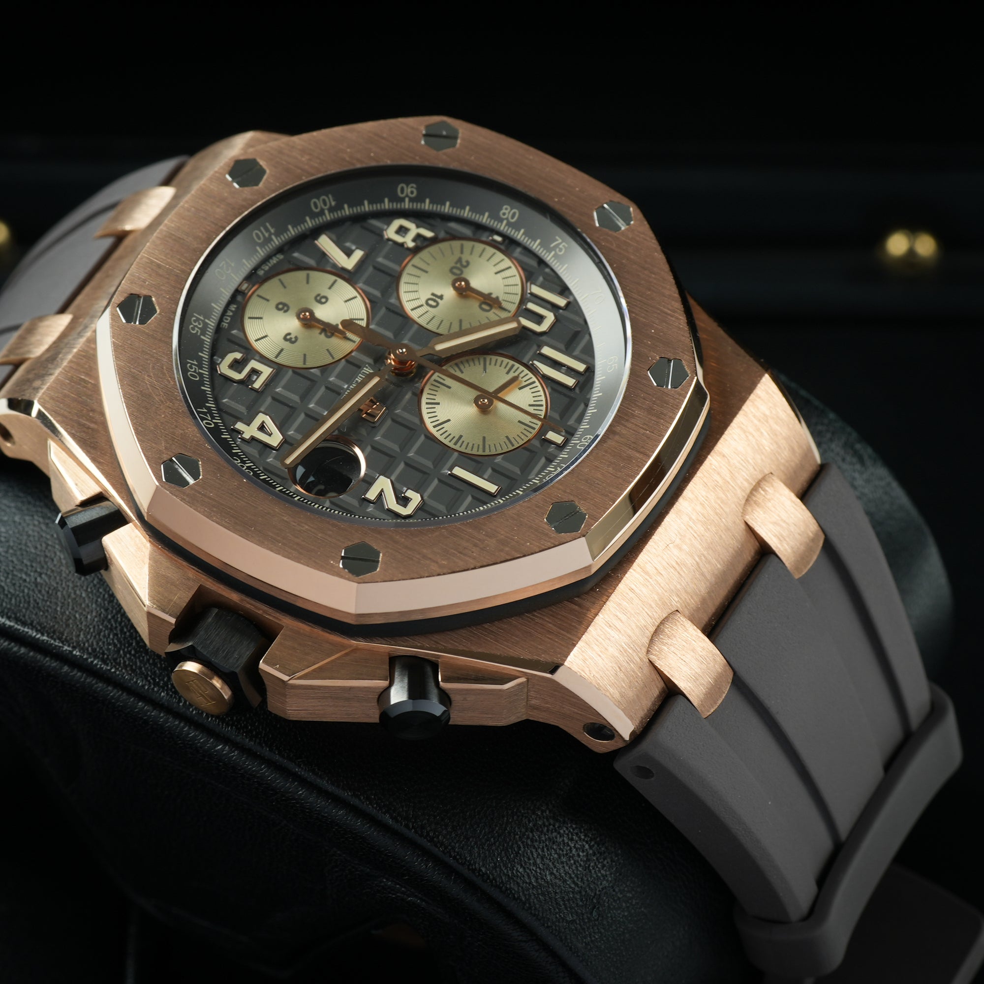 AP Royal Oak Offshore 42mm Gold Front Top view