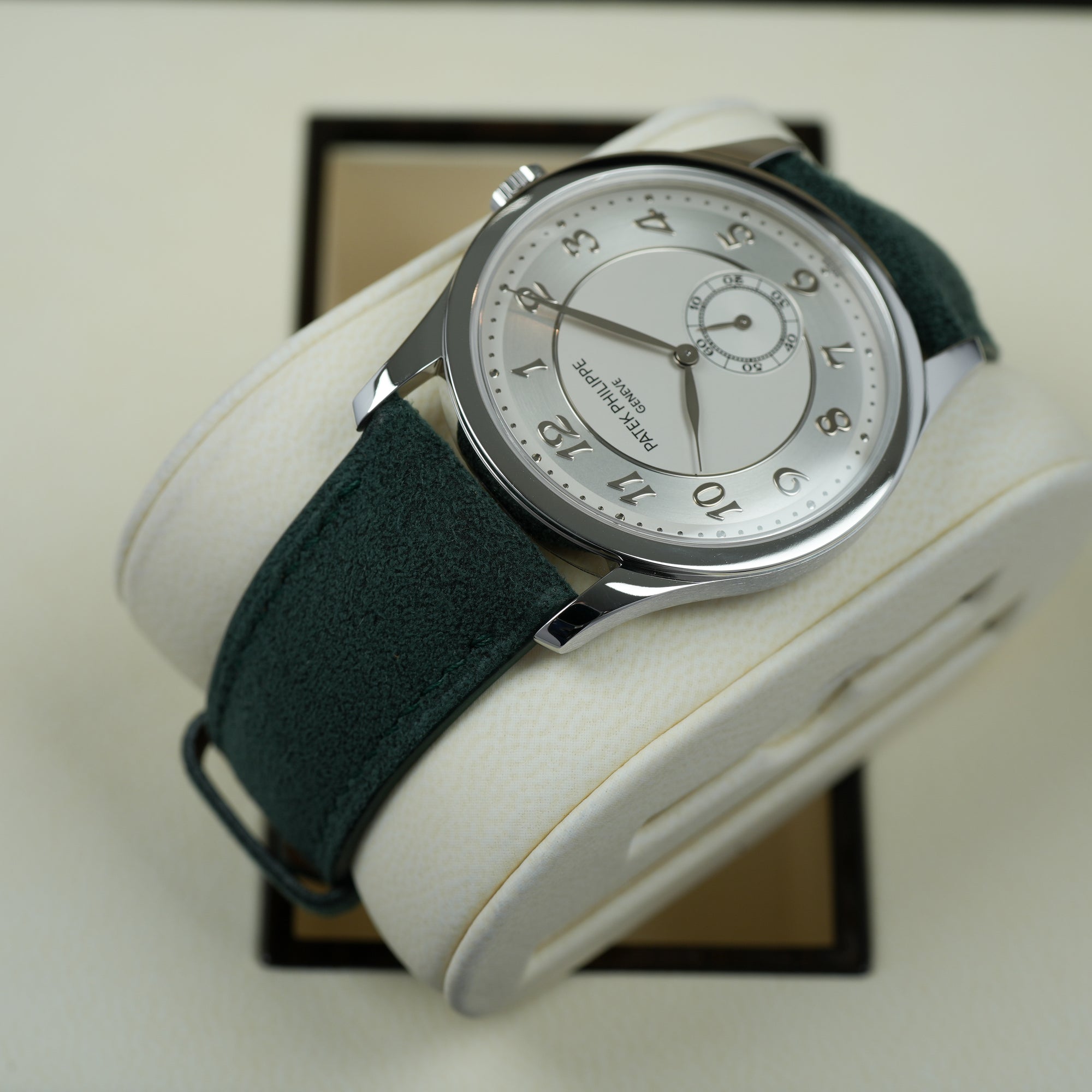 Patek Philippe Calatrava 5196P-001 37mm case platinum