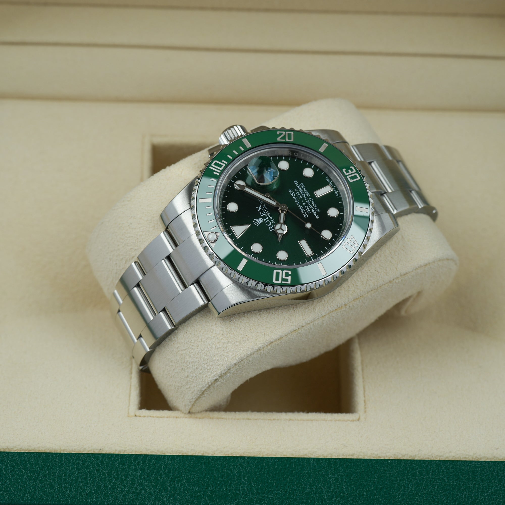 Rolex Submariner Date Hulk 41mm lug case left upper