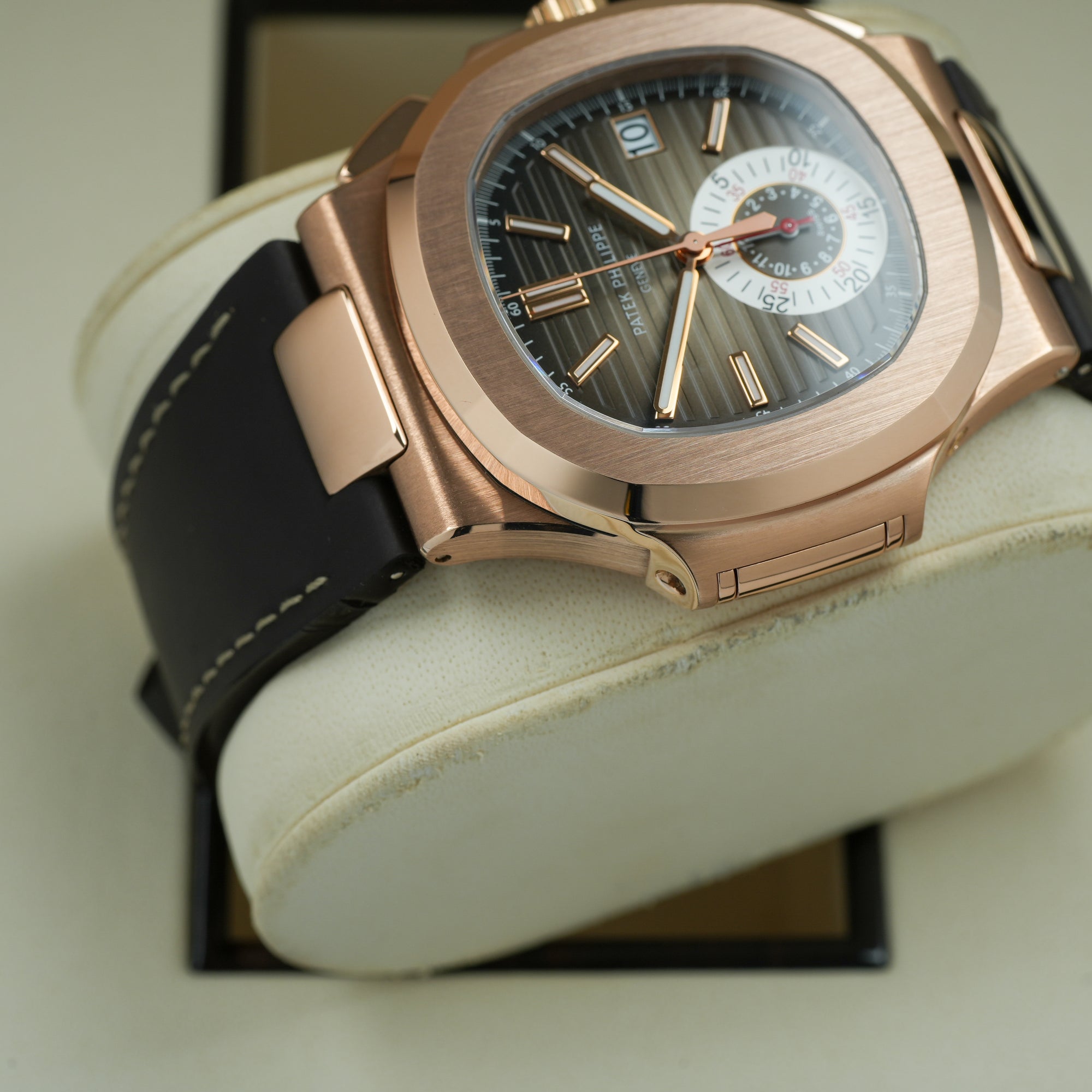 Patek Philippe Nautilus 5980R-001 left lug