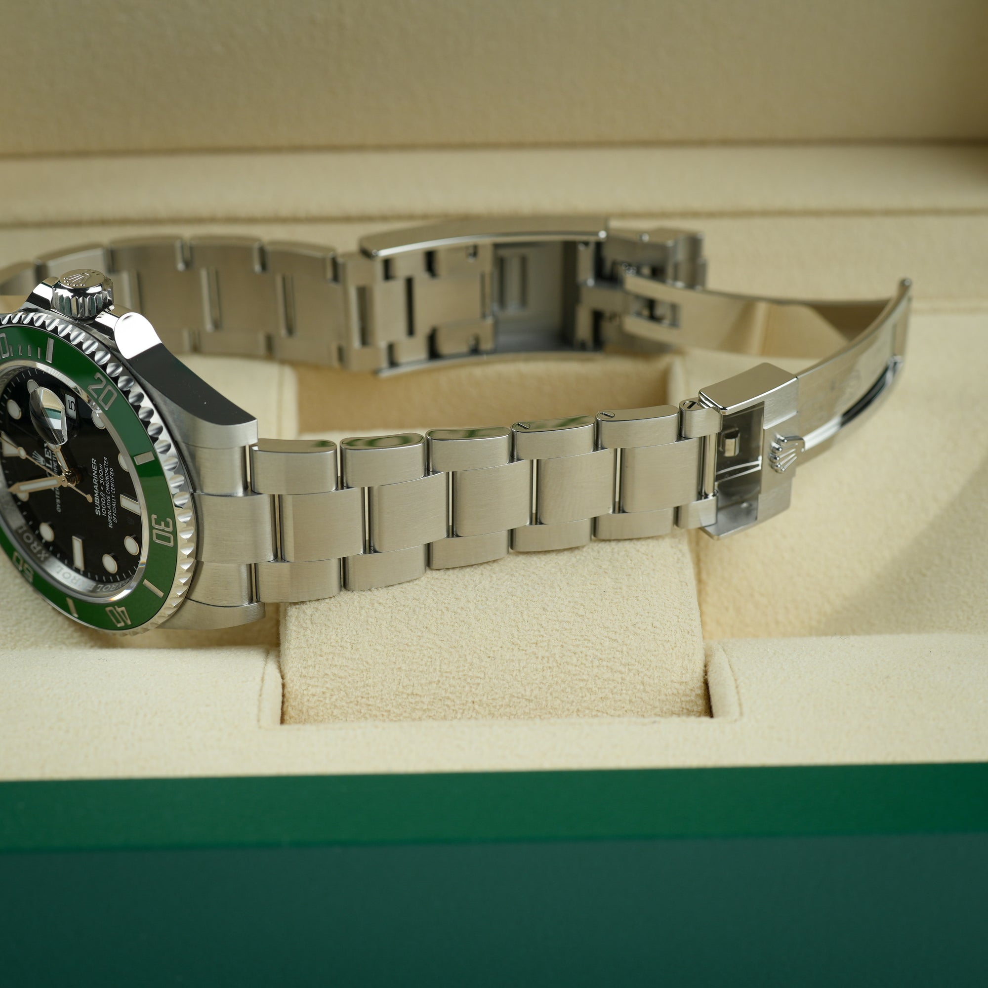 Rolex Submariner Date Starbucks 41mm case lug bracelet