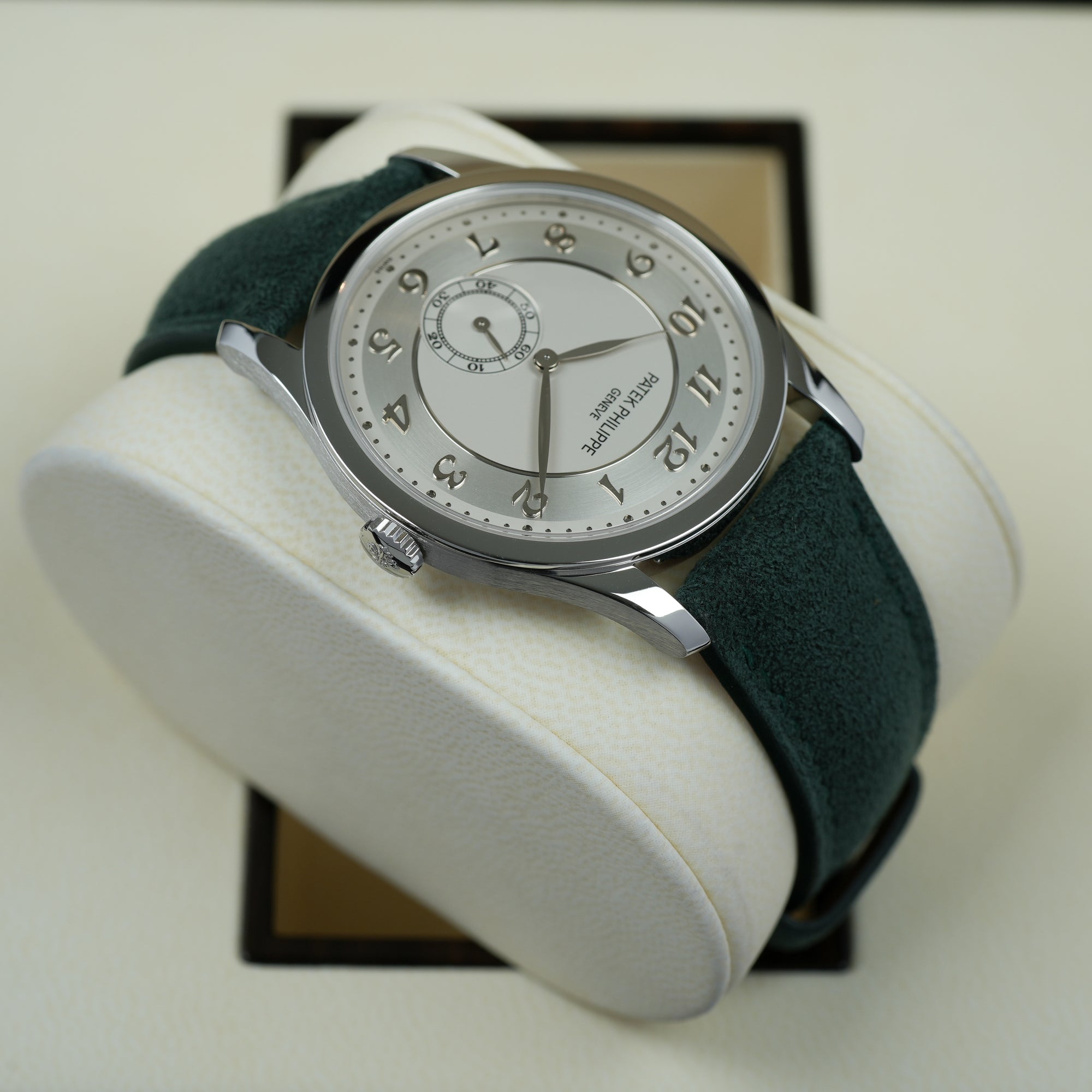 Patek Philippe Calatrava 5196P-001 37mm case platinum