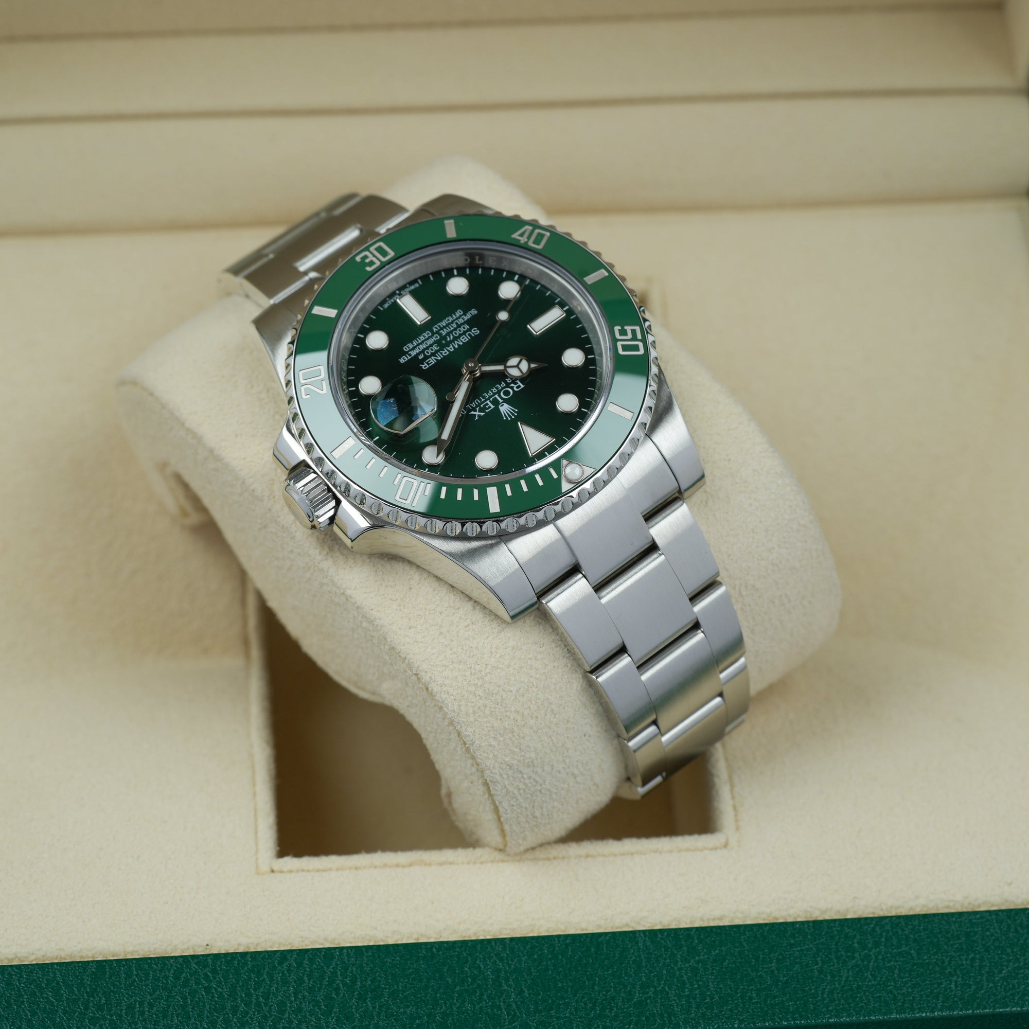 Rolex Submariner Date Hulk 41mm lug case right upper