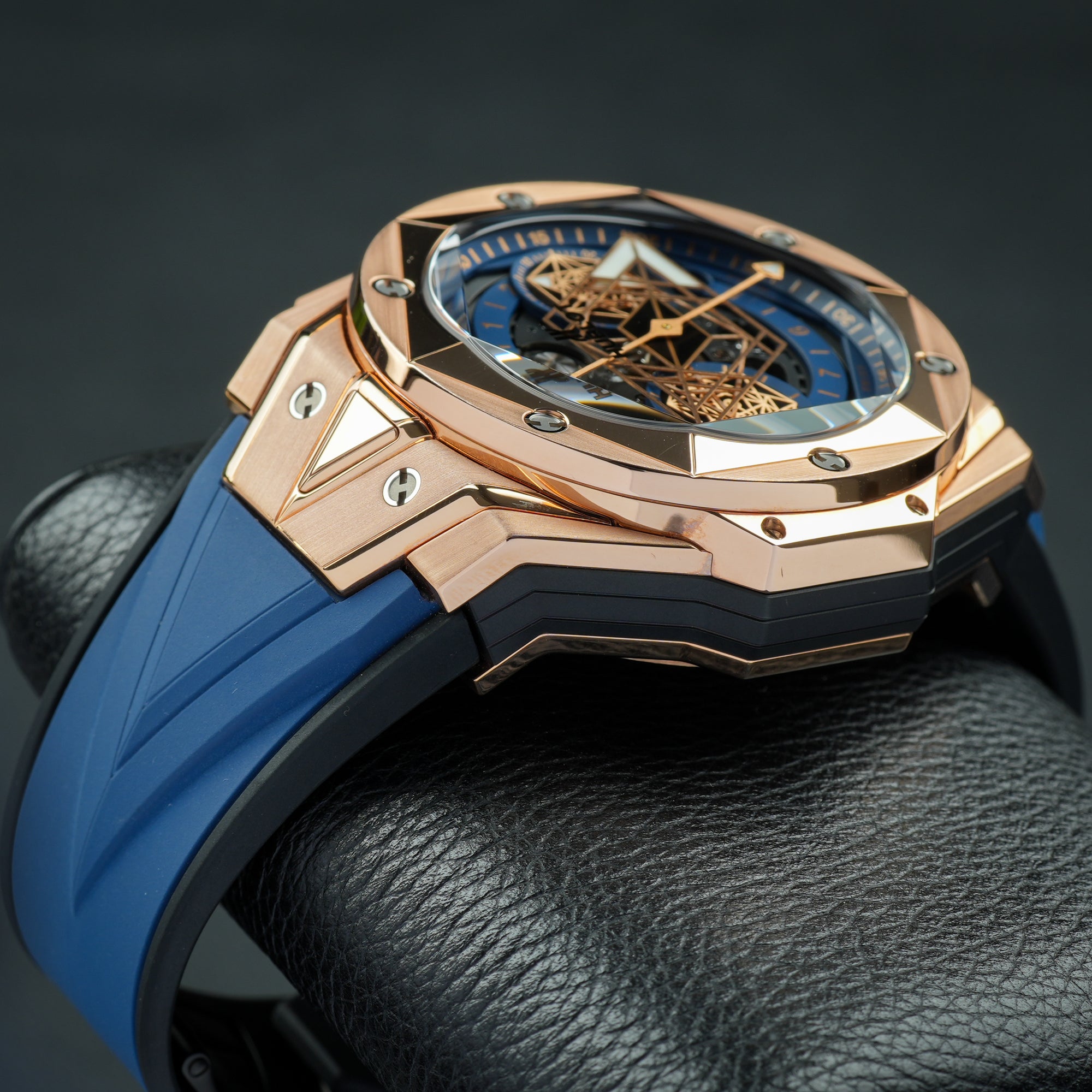 Hublot Big Bang Sang Bleu II King Gold Blue 45mm side view