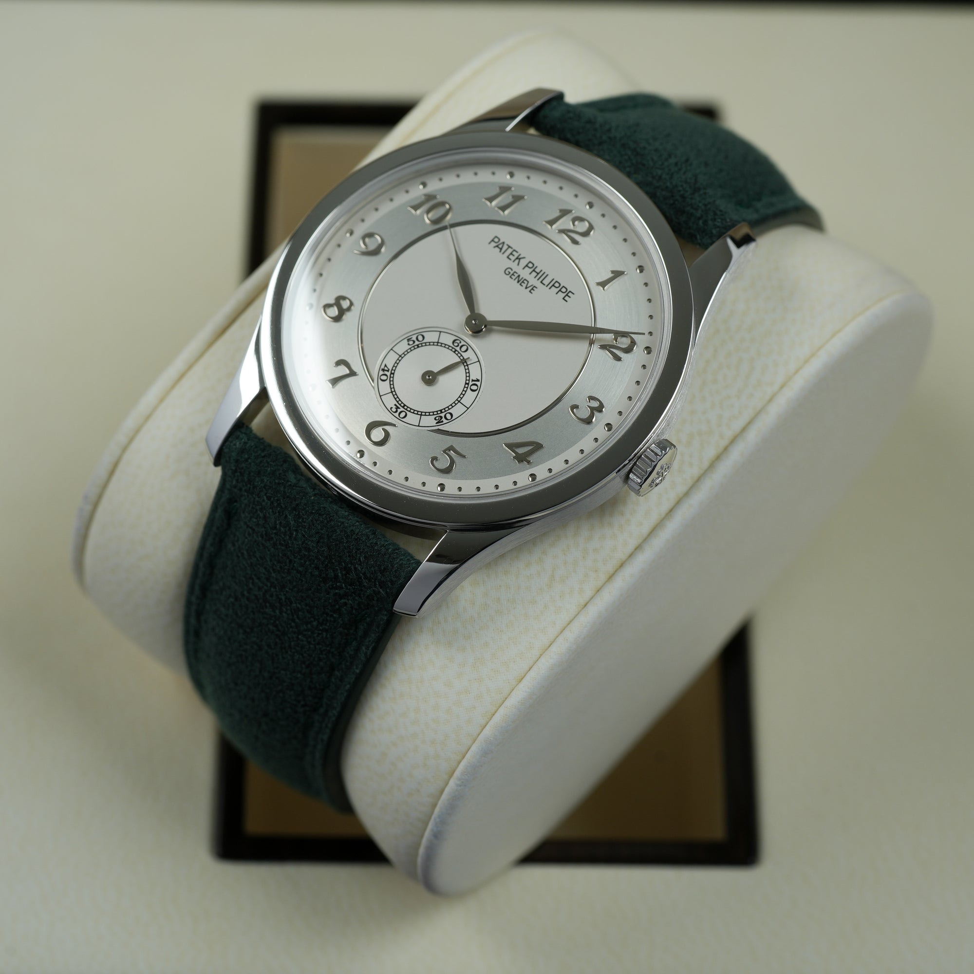 Patek Philippe Calatrava 5196P-001 37mm case platinum