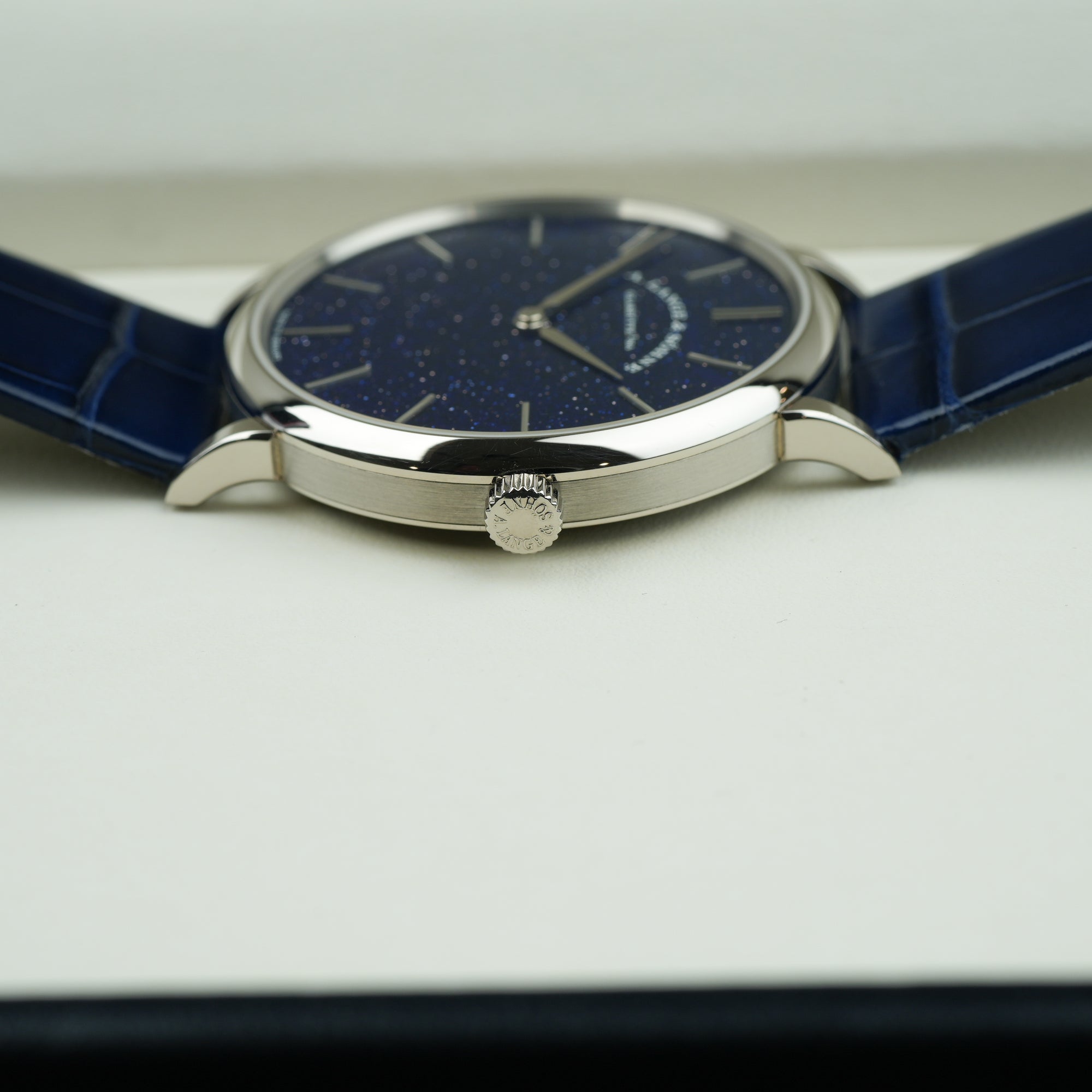 A. Lange &amp; Söhne Saxonia Thin 205.086 39mm case crown