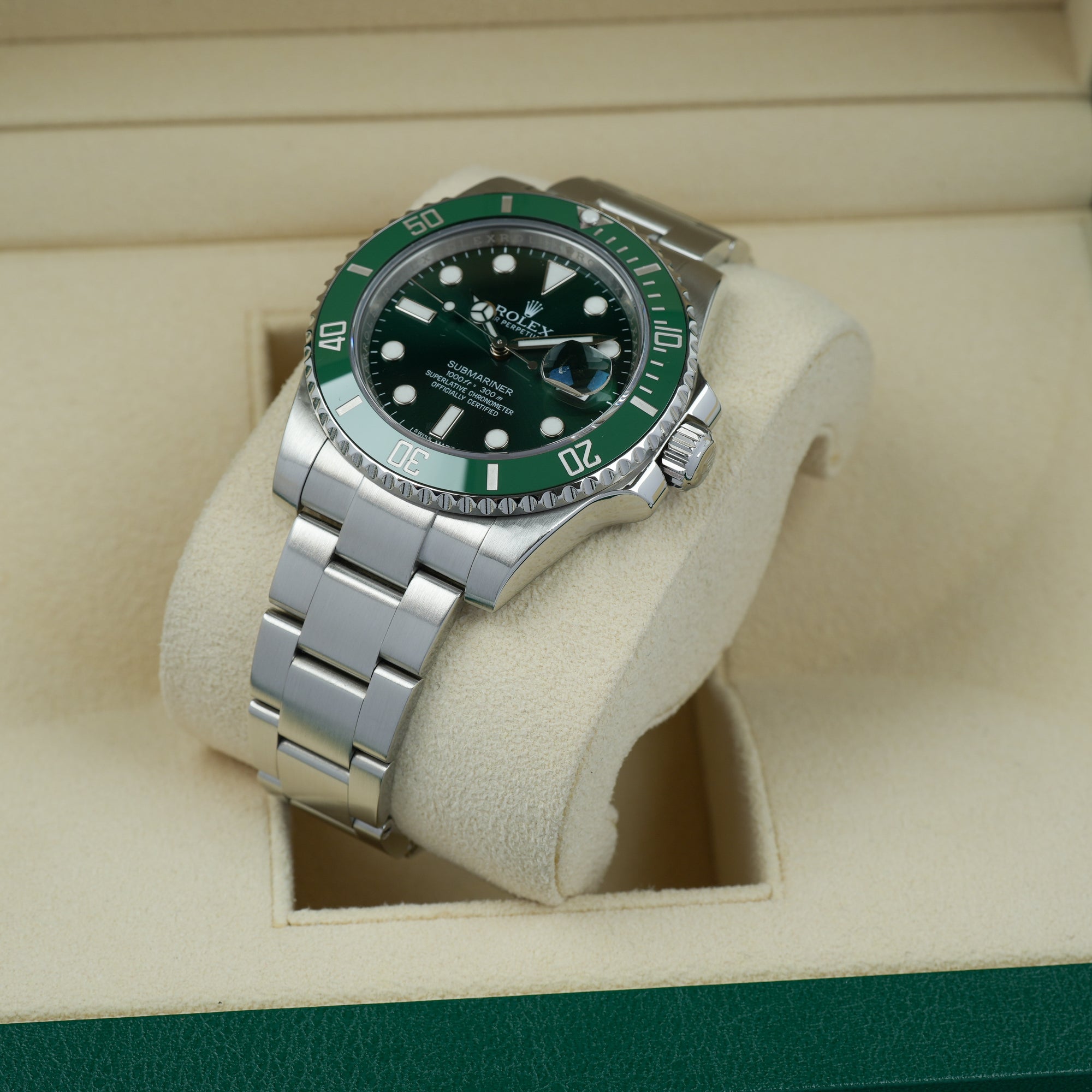 Rolex Submariner Date Hulk 41mm lug case right lower