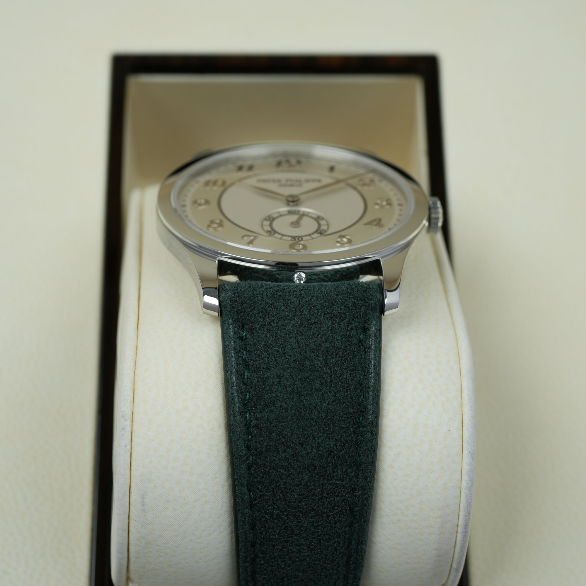 Patek Philippe Calatrava 5196P-001 37mm case platinum