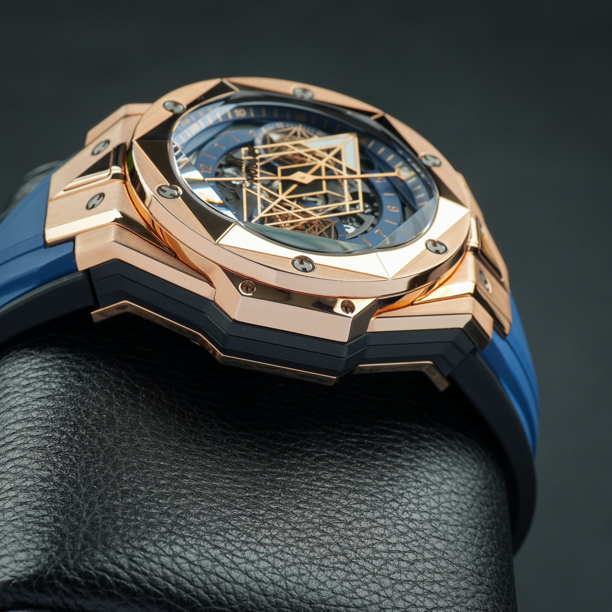 Hublot Big Bang Sang Bleu II King Gold Blue 45mm side