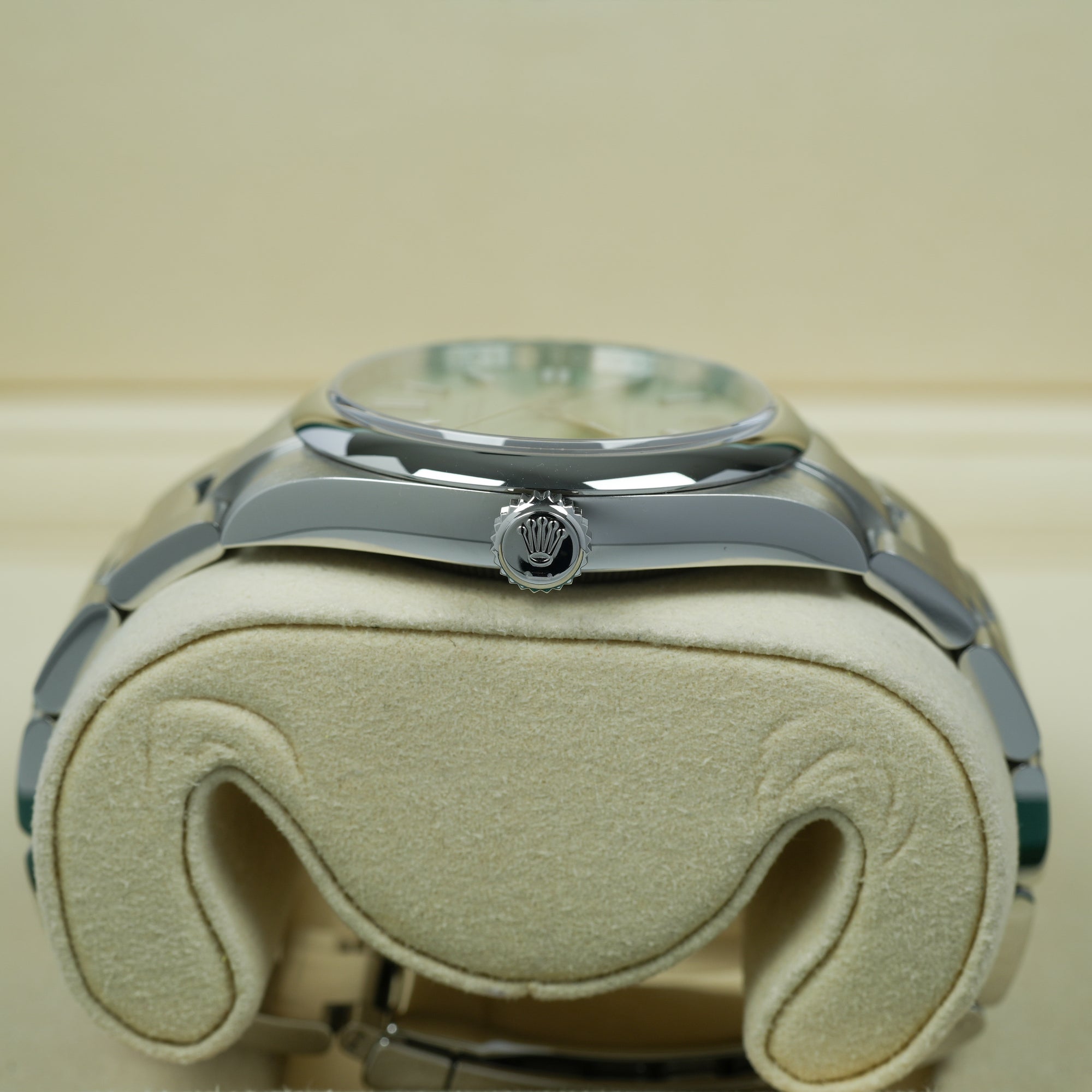 Rolex Oyster Perpetual Pistachio 134300 41mm crown case