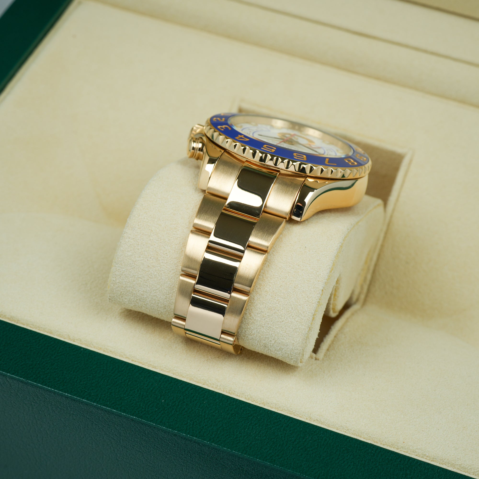 Rolex Yacht-Master II 116688 case lug bracelet