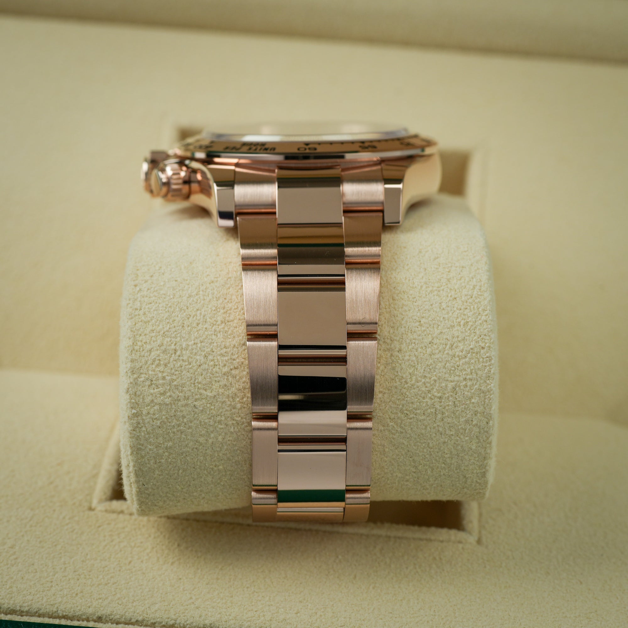 Rolex Daytona 126505 case lug bracelet