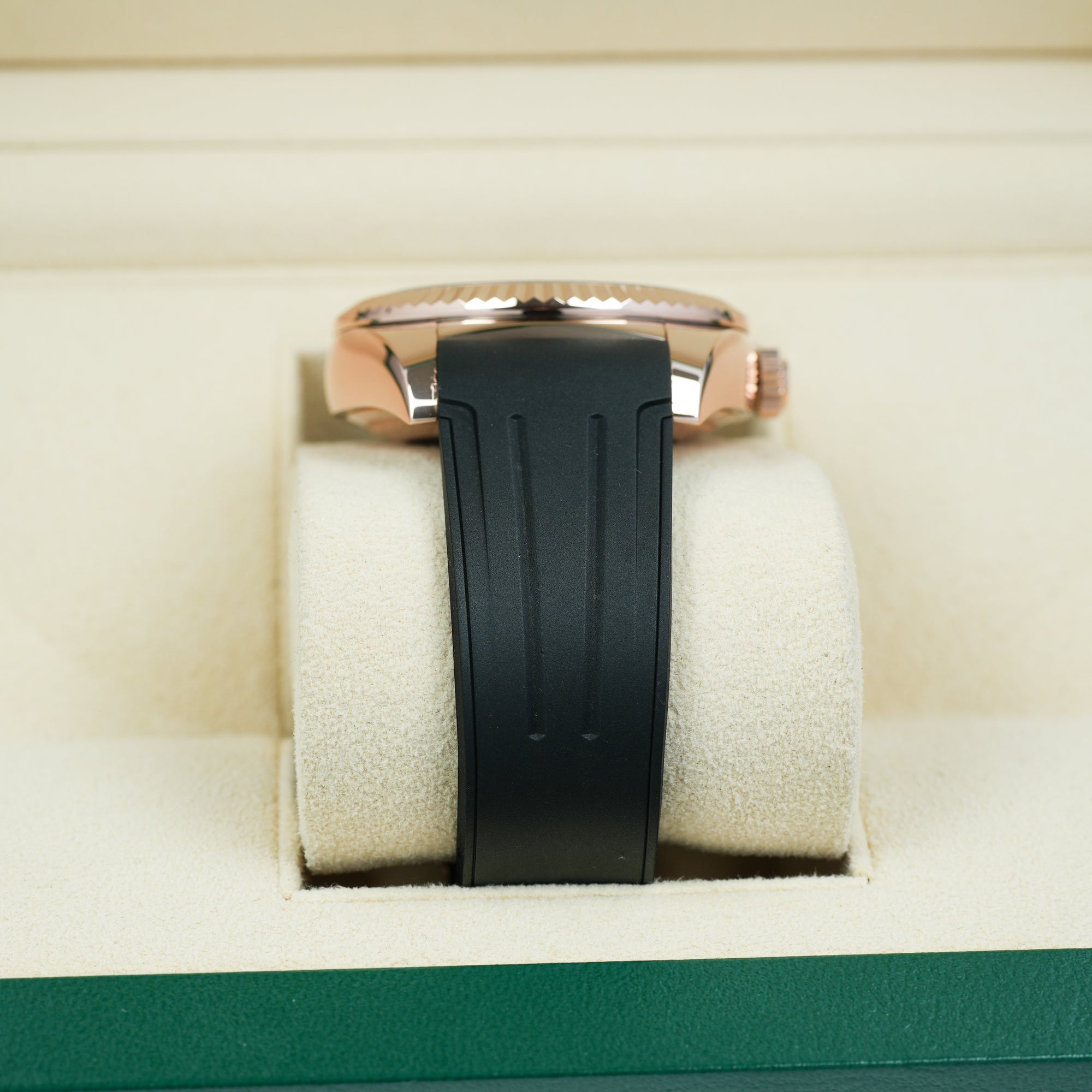 Rolex Sky-Dweller 326135 42mm case lug rubber b strap