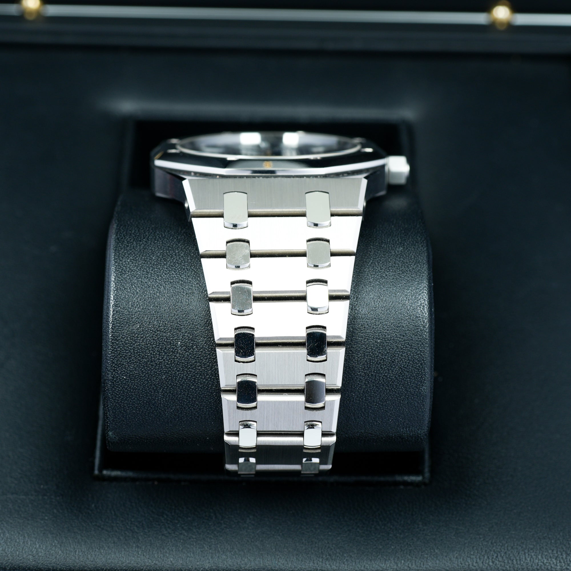 Audemars Piguet Royal Oak Jumbo Extra Thin Blue 15202IP 39mm Titanium Platinum bracelet