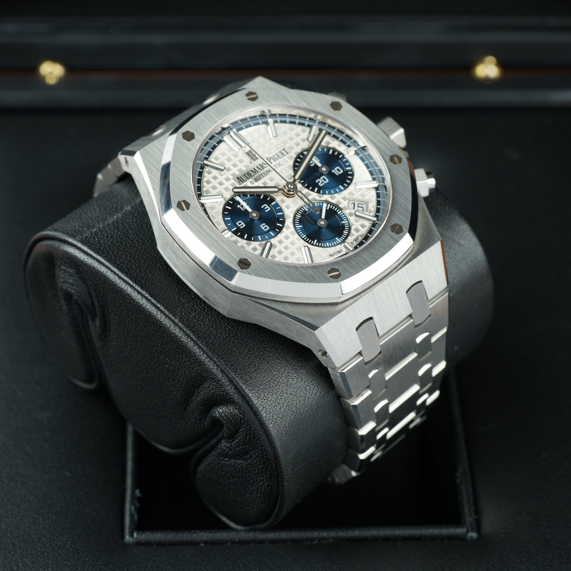 Audemars Piguet Royal Oak Chronograph Panda 38mm left lower lug case