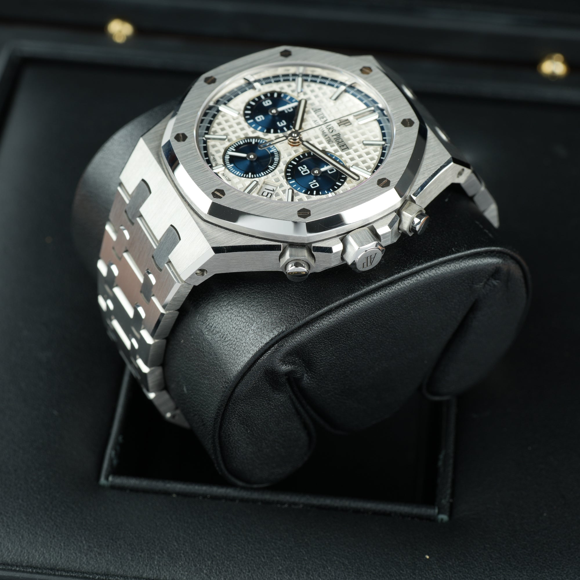 Audemars Piguet Royal Oak Chronograph Panda 38mm right lower lug case