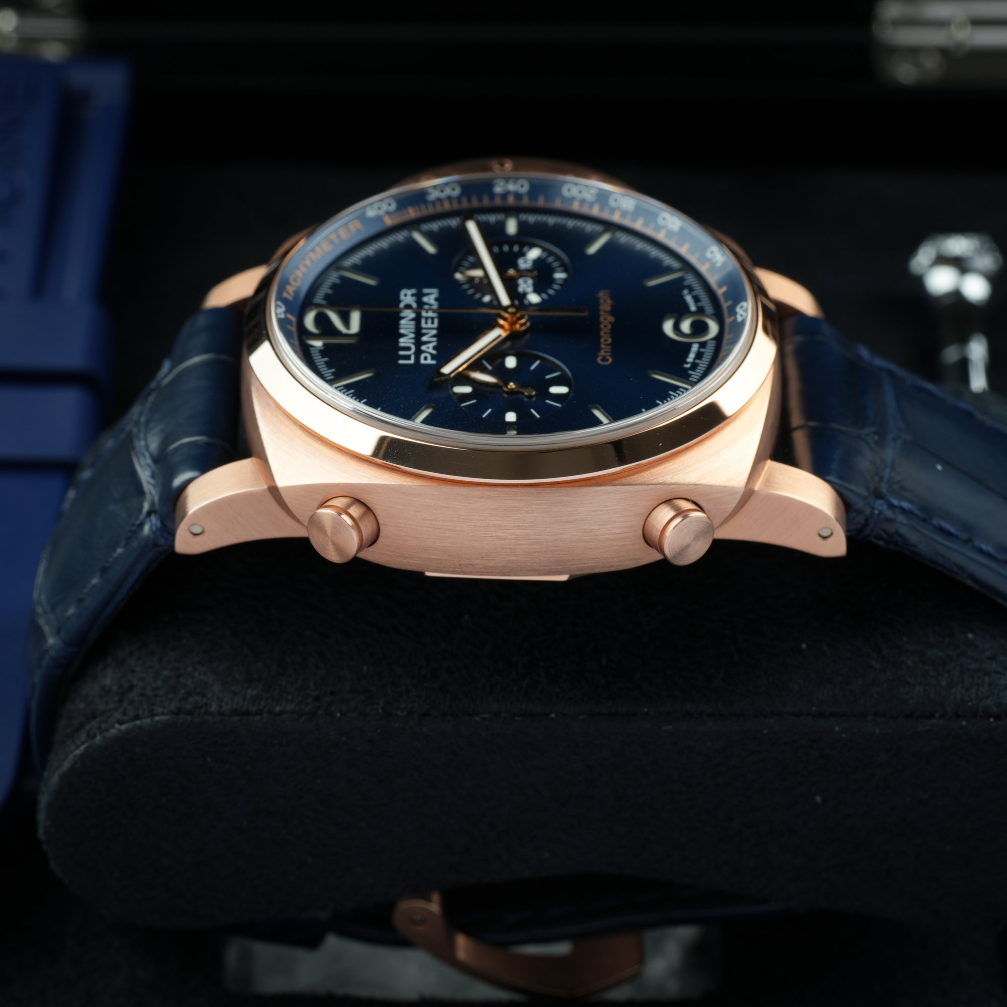 Panerai Luminor Goldtech Blu Notte 44mm Side View Pushers