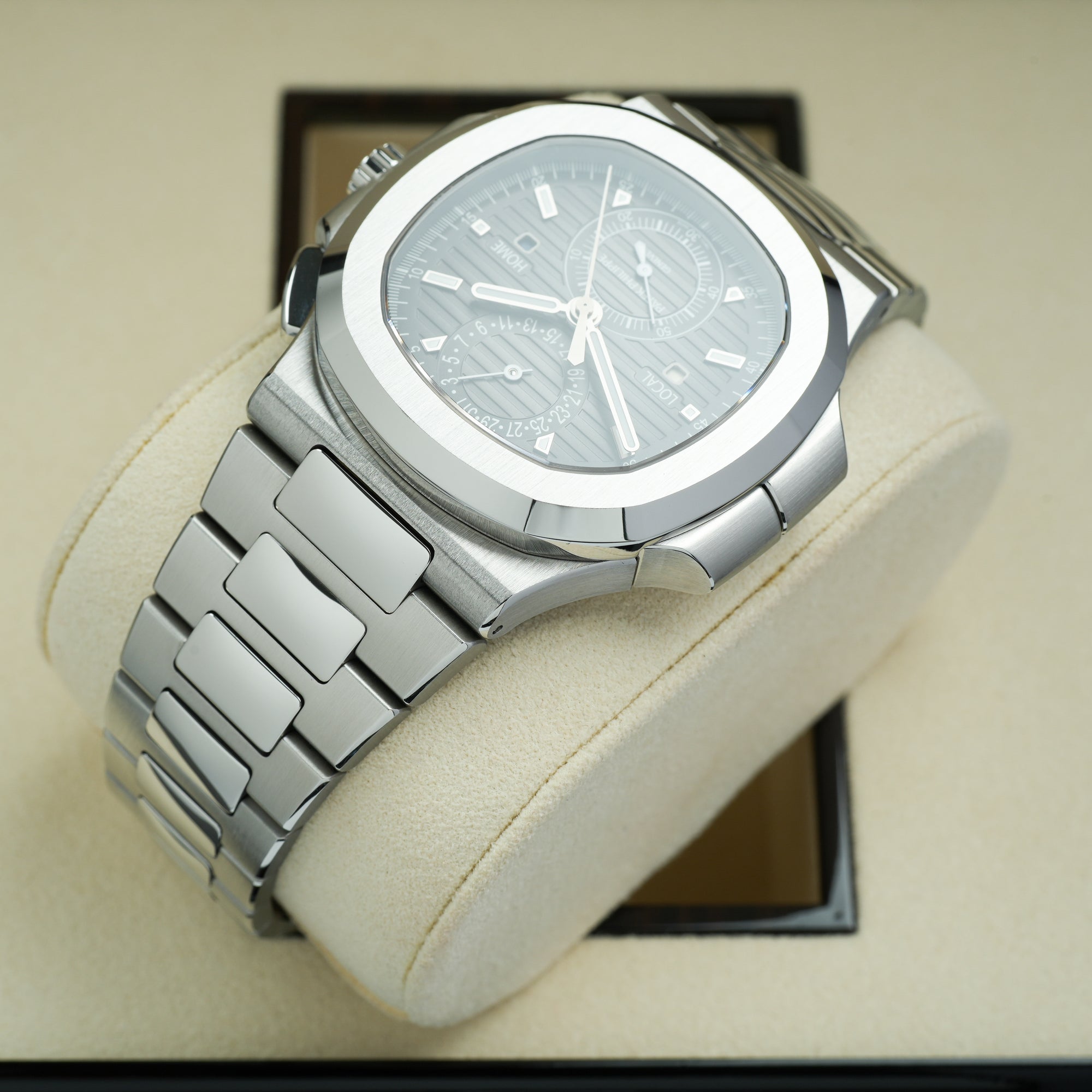 Patek Philippe Nautilus 5990/1A lug case left upper