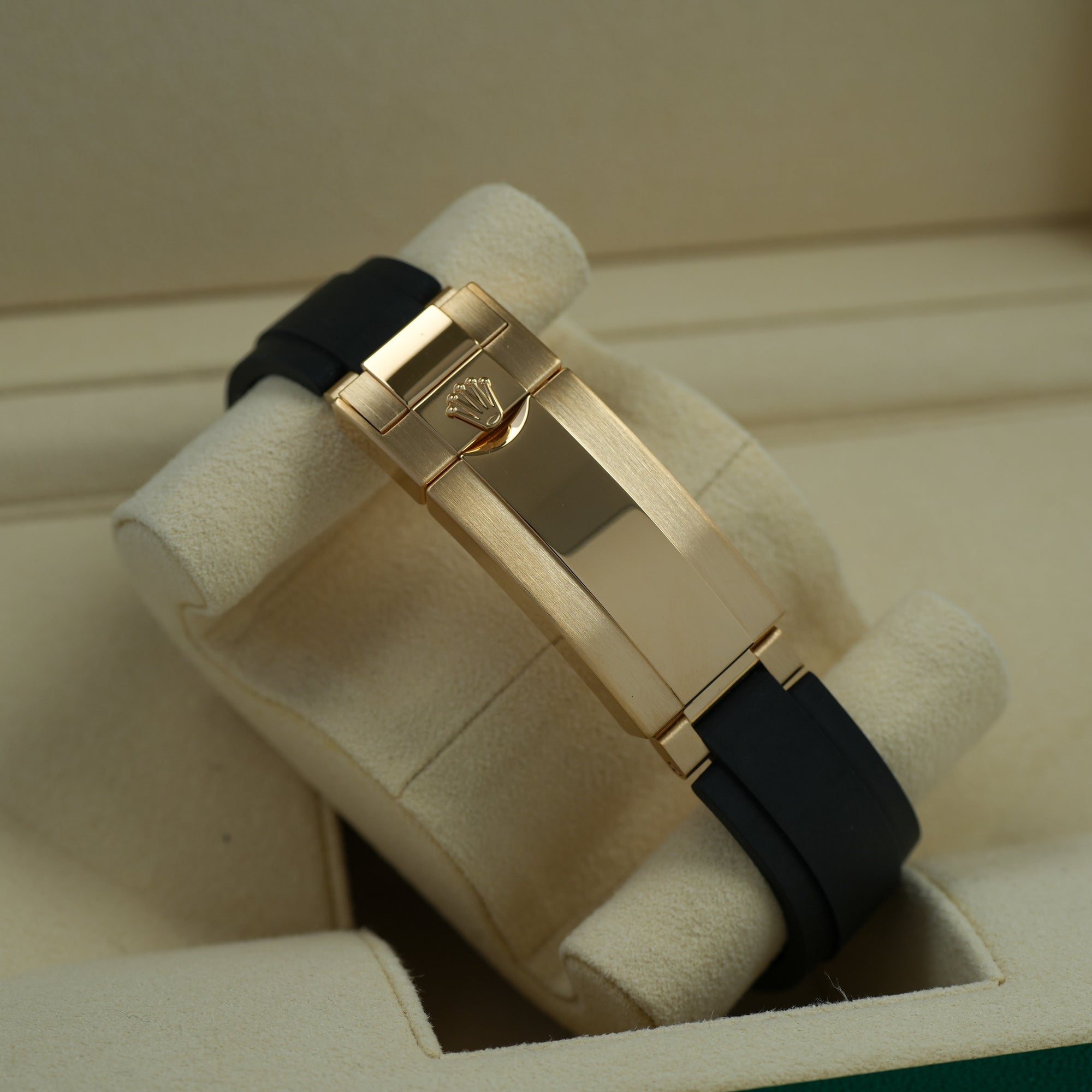 Rolex Yacht-Master 226658 case lug clasp glidelock