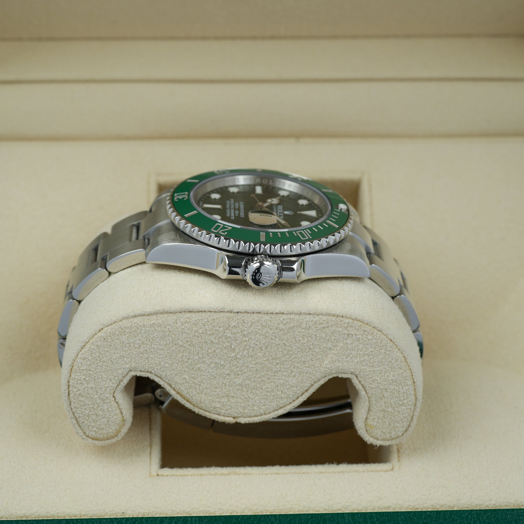 Rolex Submariner Date Hulk 41mm lug case crown