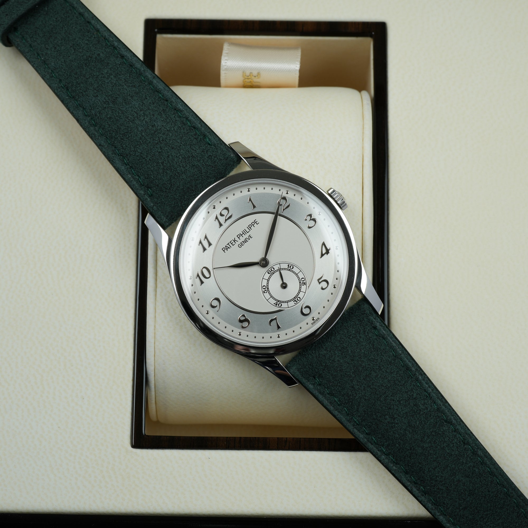 Patek Philippe Calatrava 5196P-001 37mm case platinum