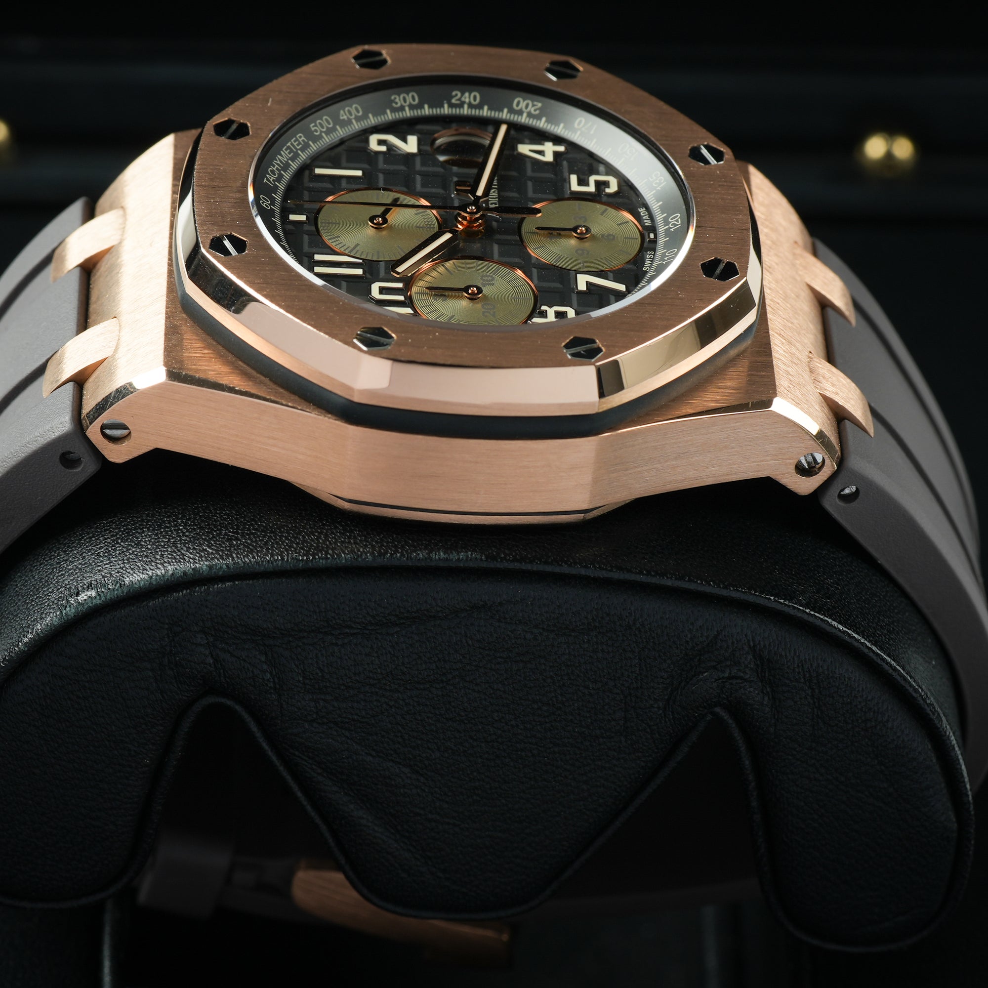 AP Royal Oak Offshore 42mm Gold Side High Resolution