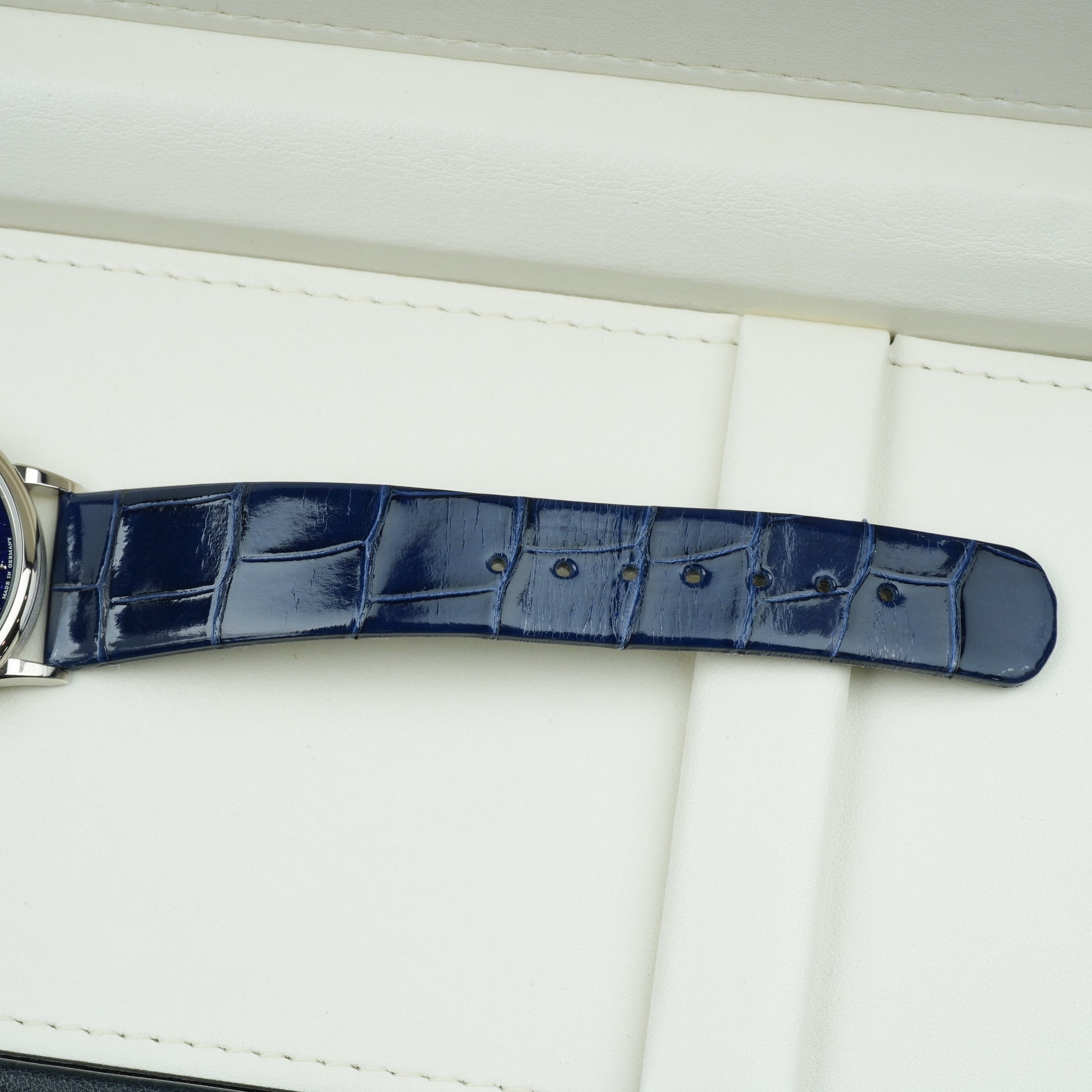 A. Lange &amp; Söhne Saxonia Thin 205.086 39mm strap