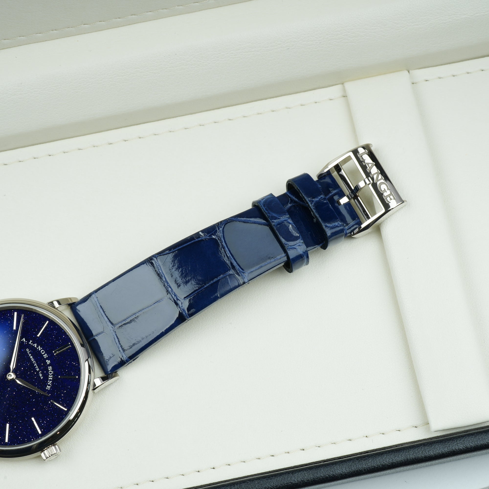 A. Lange &amp; Söhne Saxonia Thin 205.086 39mm strap tang buckle