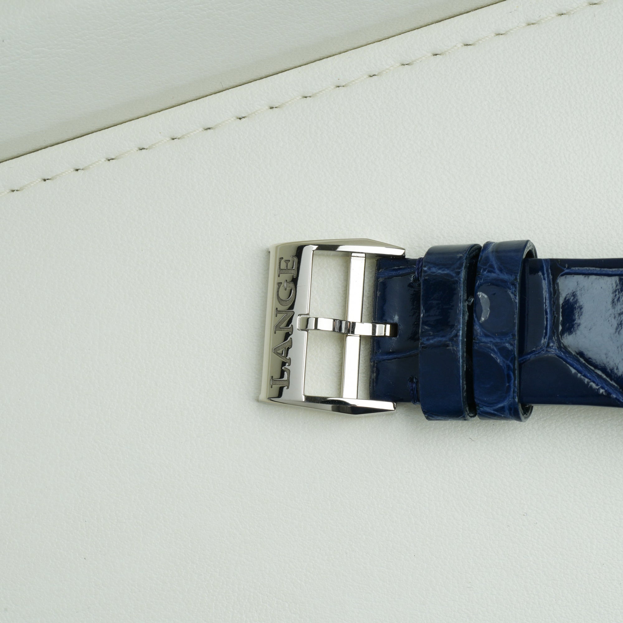 A. Lange &amp; Söhne Saxonia Thin 205.086 39mm strap tang buckle