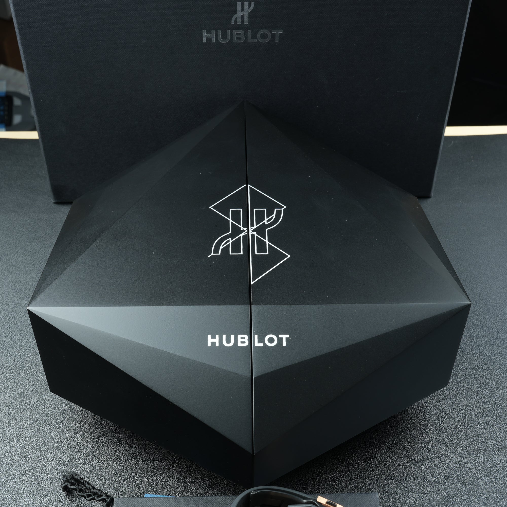 Hublot Big Bang Sang Bleu II King Gold Blue 45mm Box