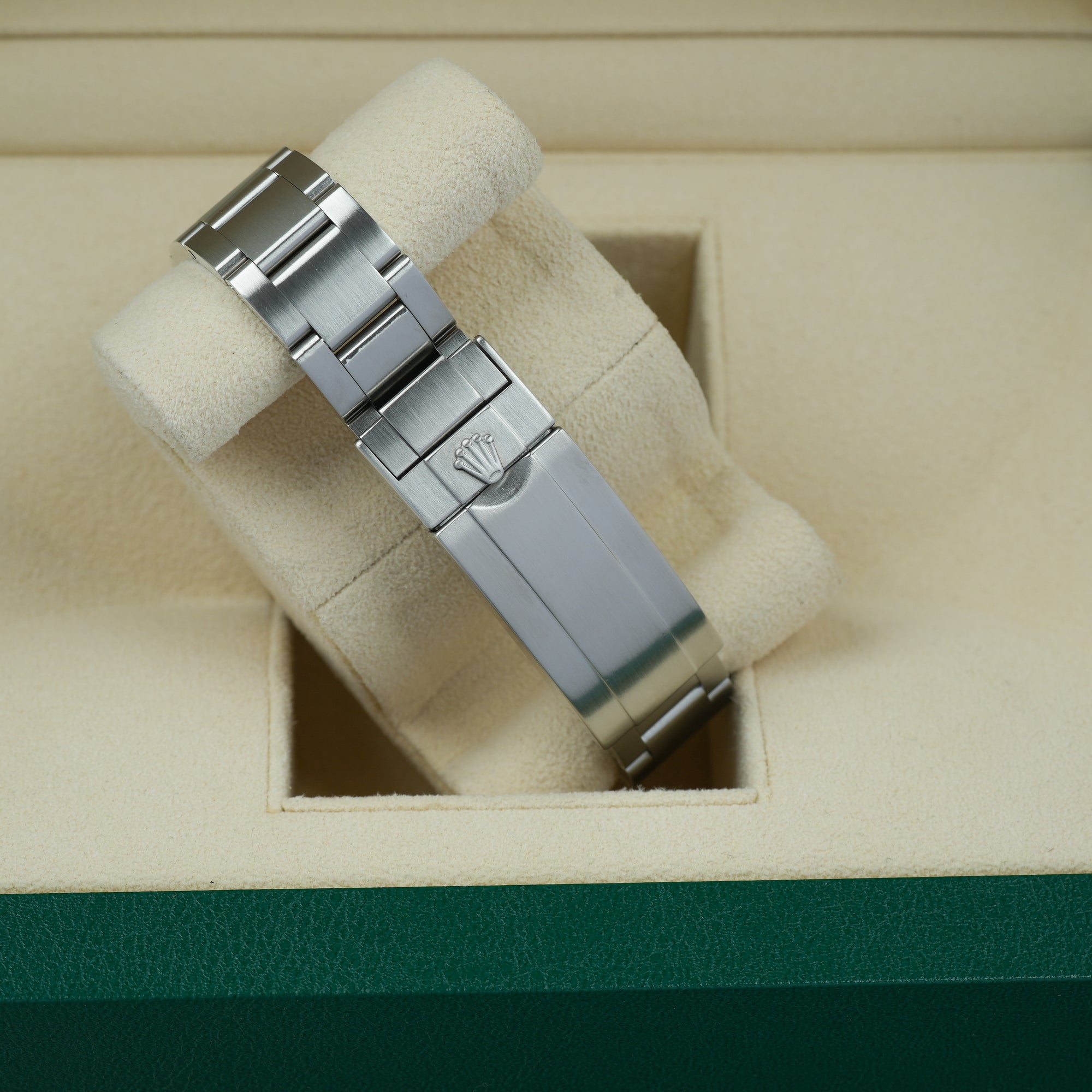 Rolex Submariner Date Hulk 41mm lug case bracelet clasp