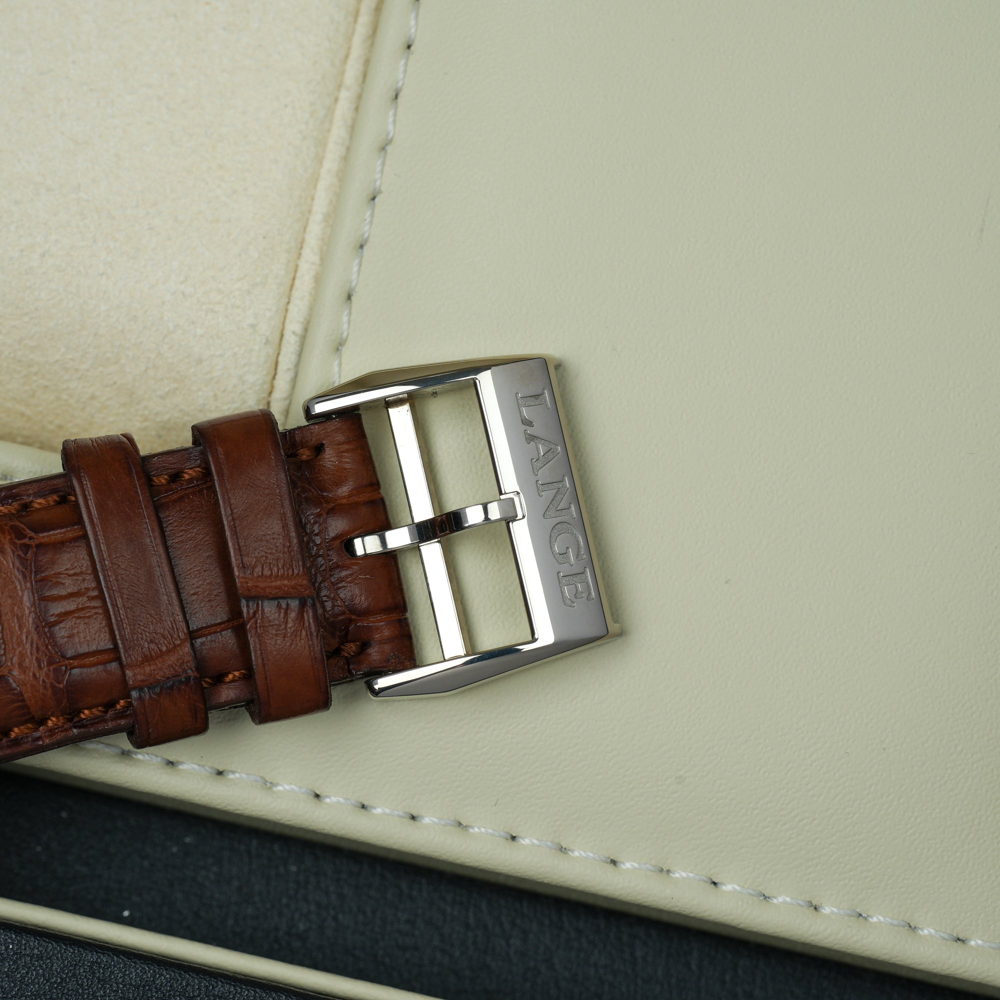 A. Lange &amp; Söhne Zeitwerk Date 148.038 44mm strap tang buckle