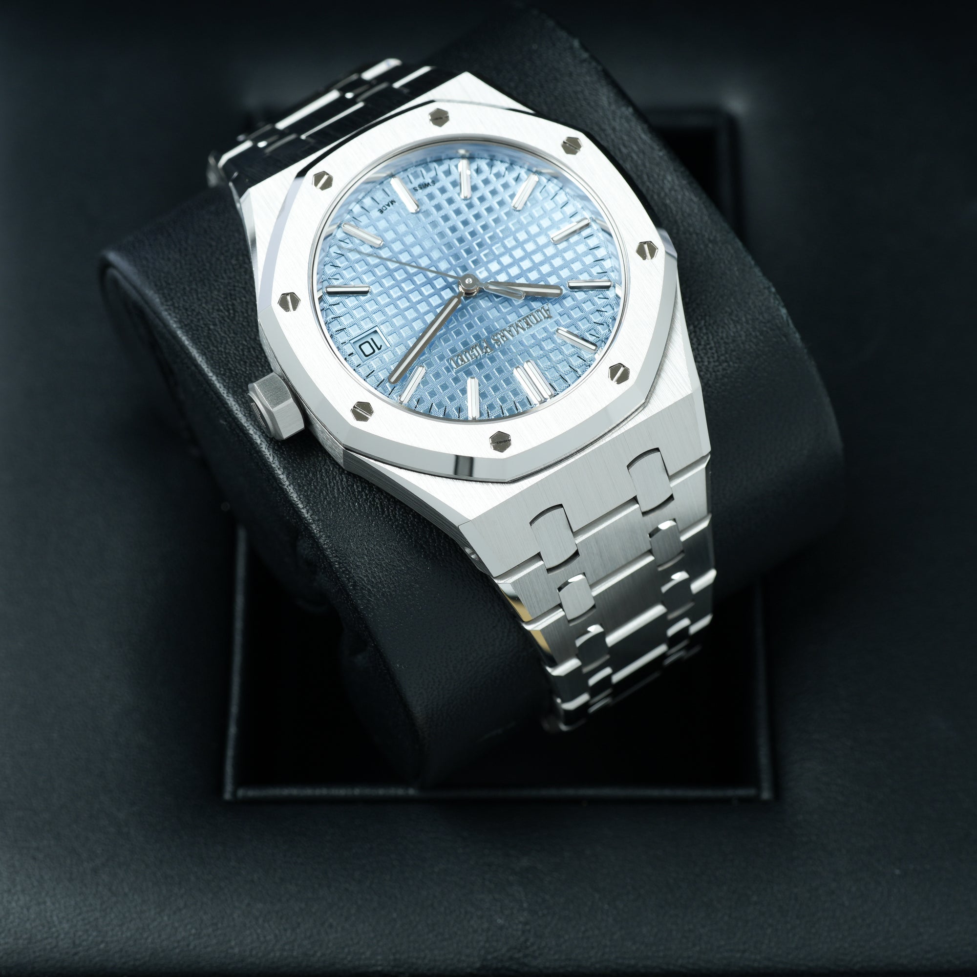 Audemars Piguet Royal Oak Ice Blue 50th 155550 lug case upper right