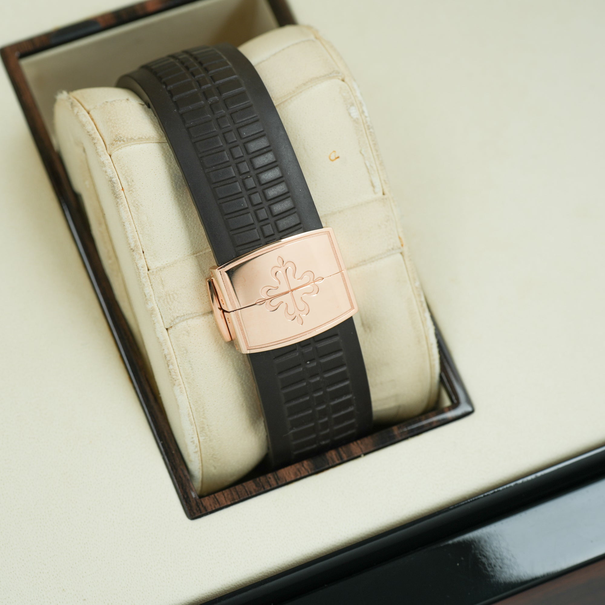 Patek Philippe Aquanaut 5164R-001  strap clasp