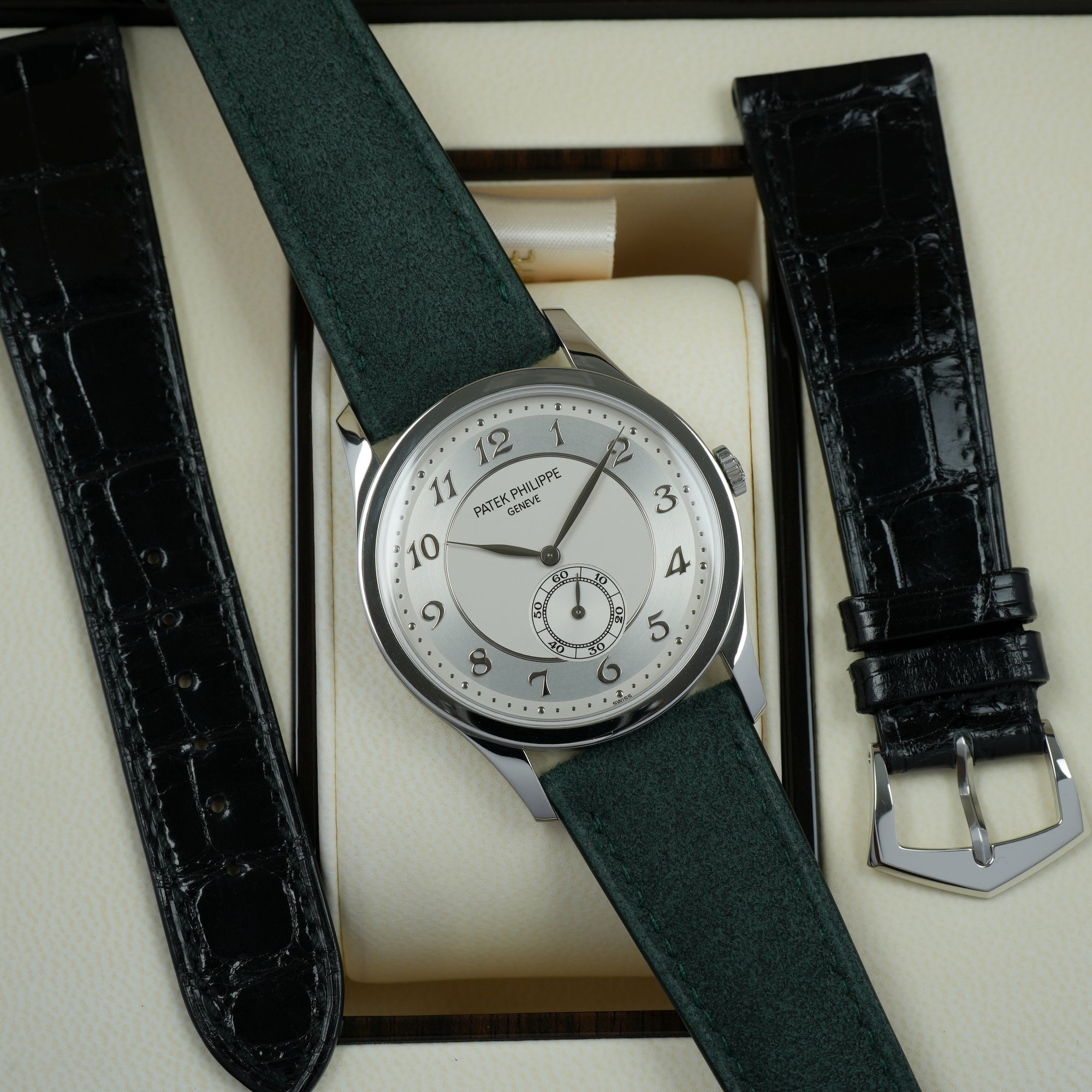 Patek Philippe Calatrava 5196P-001 37mm case platinum