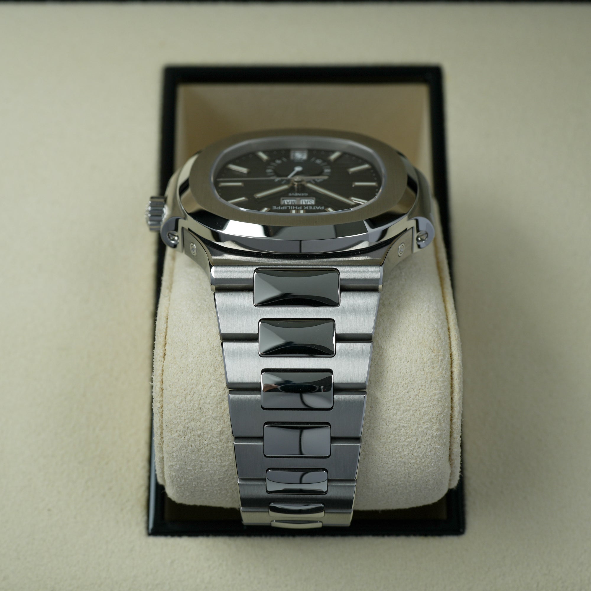 Patek Philippe Nautilus 5726/1A-014 lug case bracelet