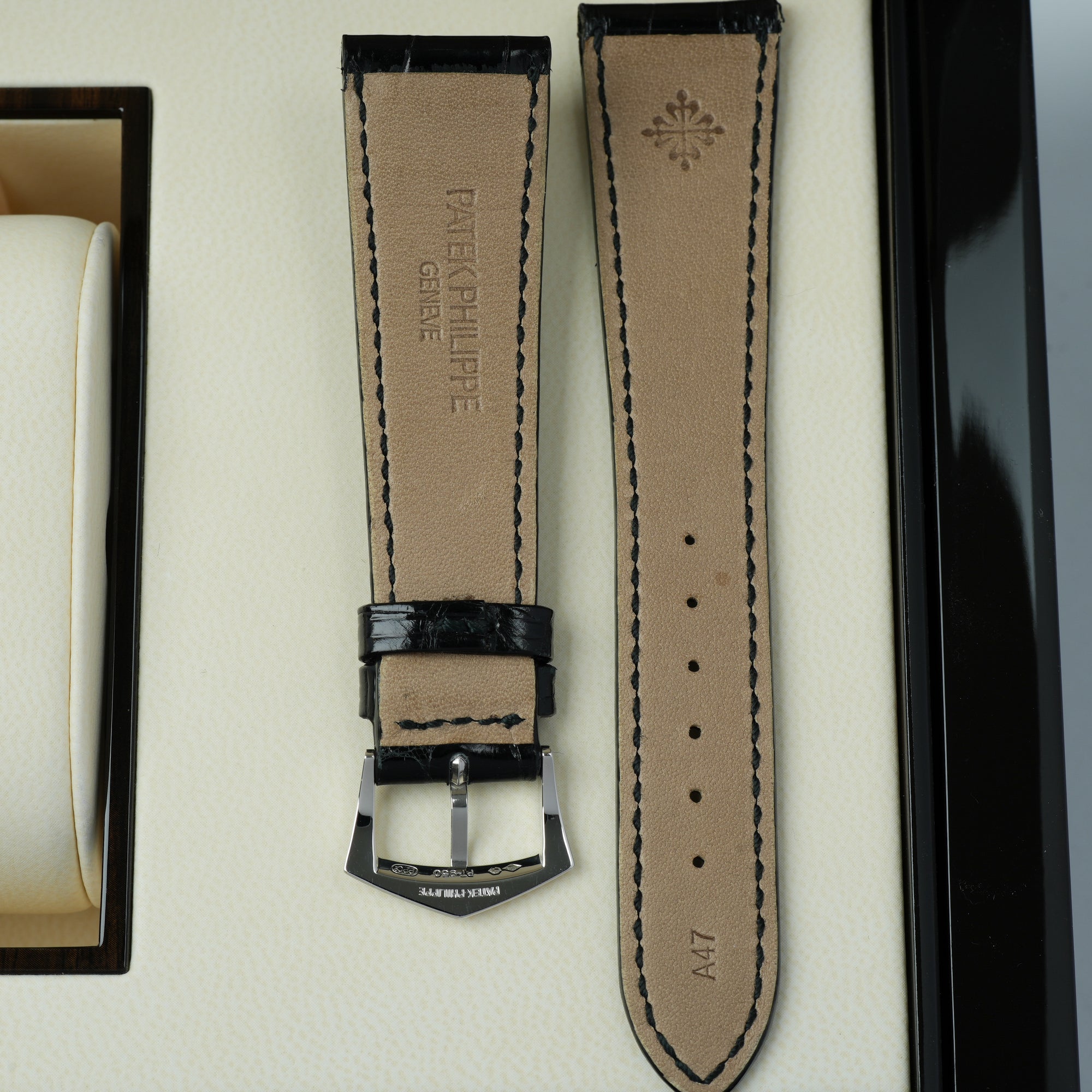 Patek Philippe Calatrava 5196P-001 37mm case platinum strap
