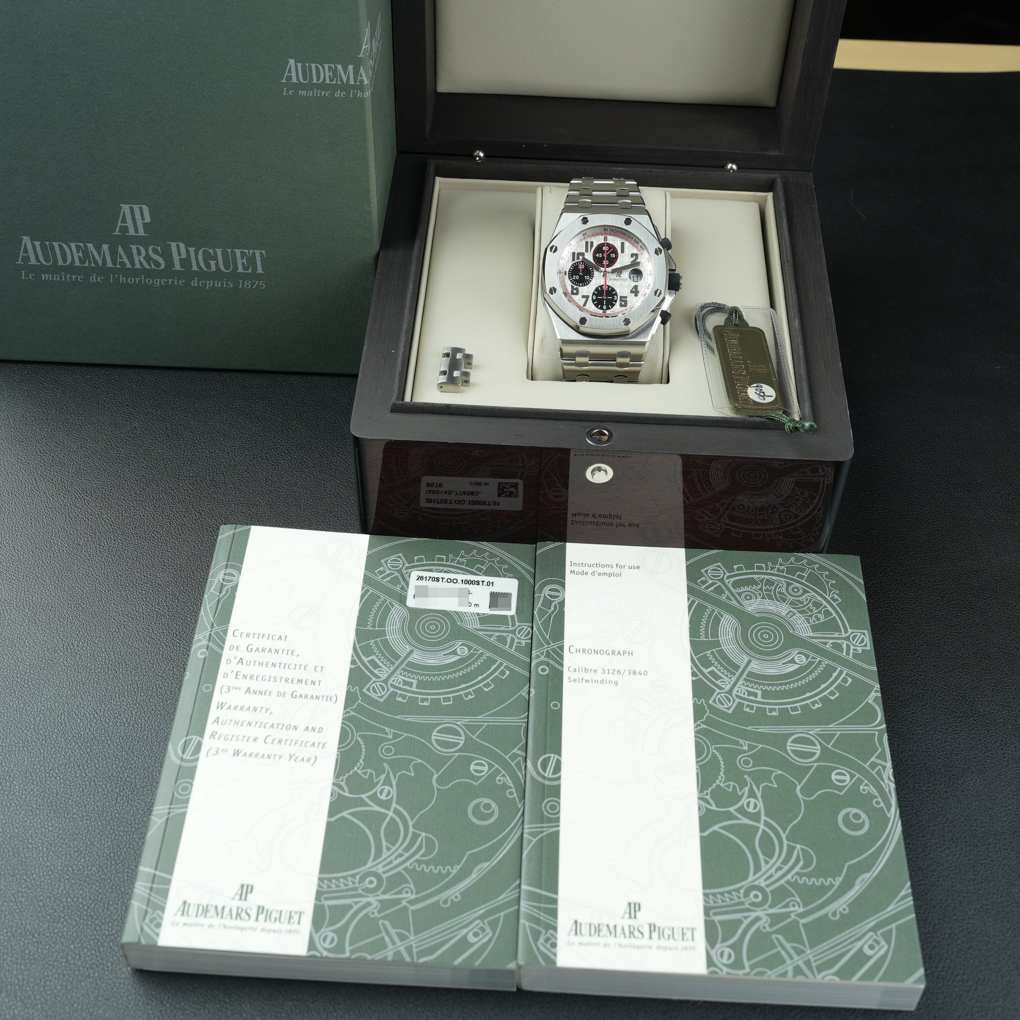 AP Royal Oak Offshore 42mm Panda  Books