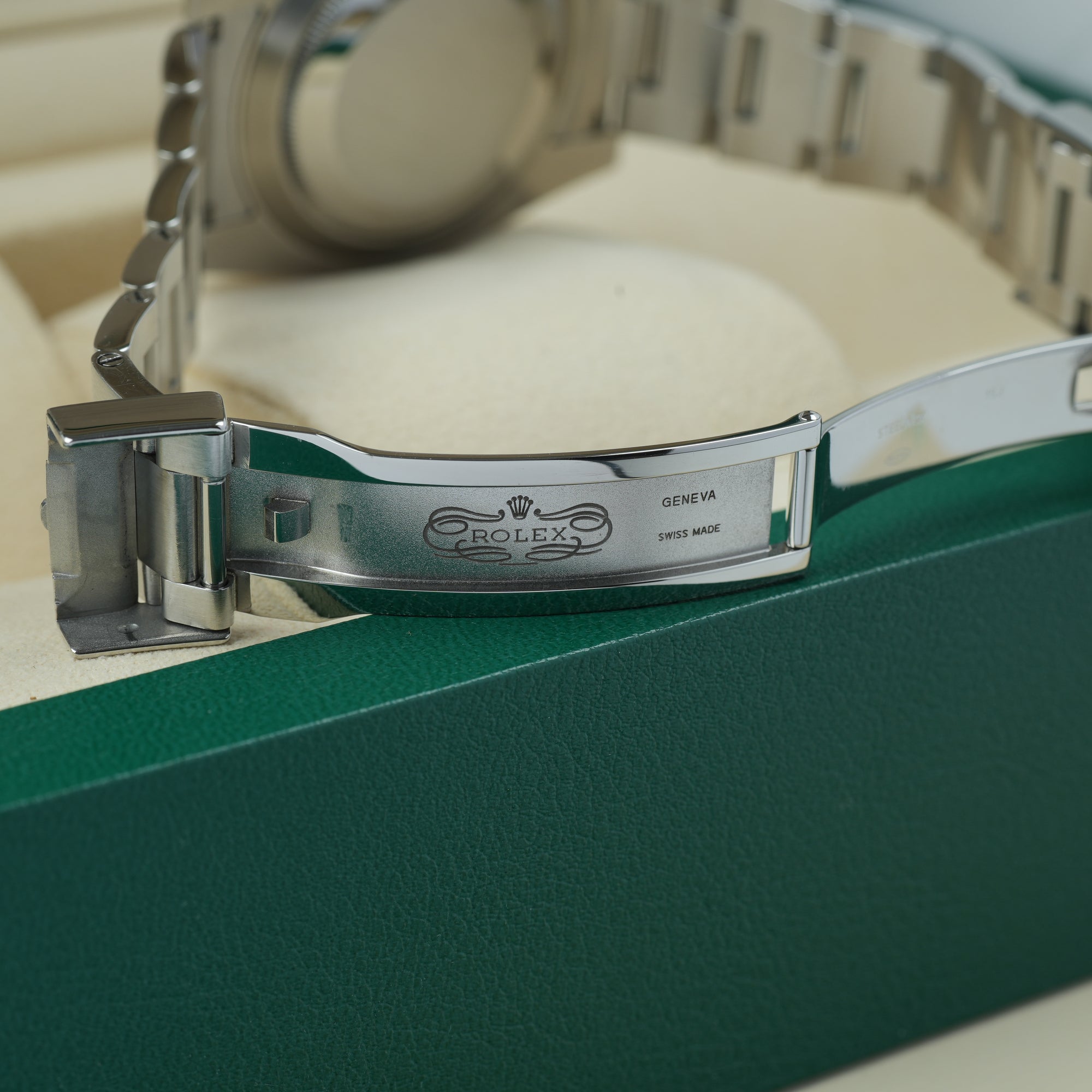 Rolex Submariner Date Hulk 41mm lug case bracelet