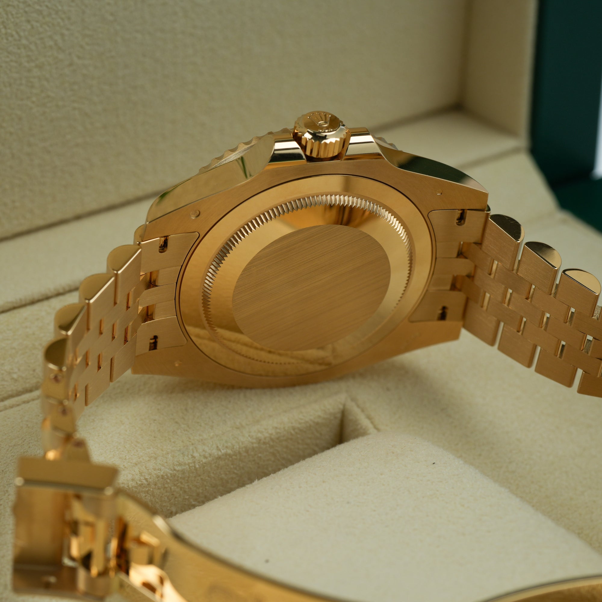 Rolex GMT-Master II 126718GRNR case lug  bracelet caseback