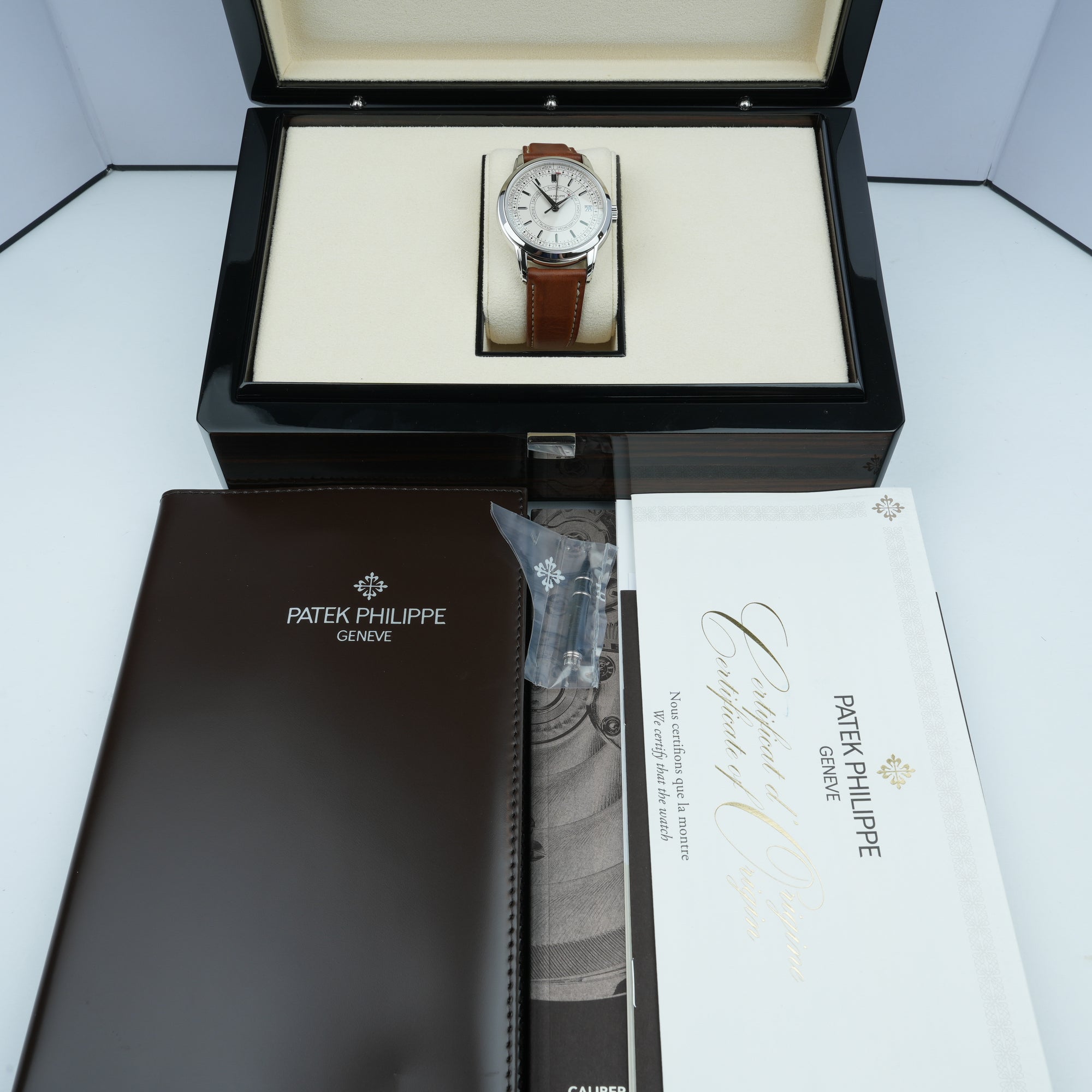 Patek Philippe Calatrava Weekly Calendar 5212A-001 40mm full set