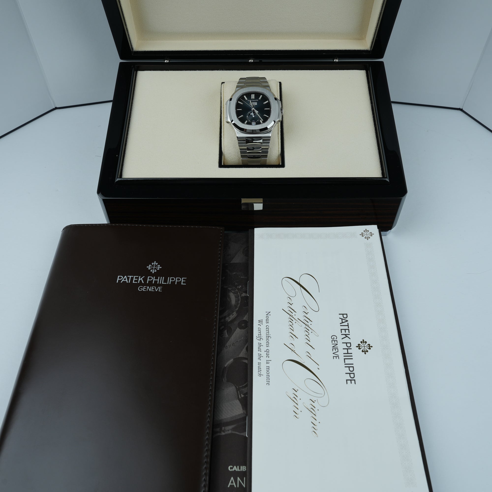 Patek Philippe Nautilus 5726/1A-014 fullset
