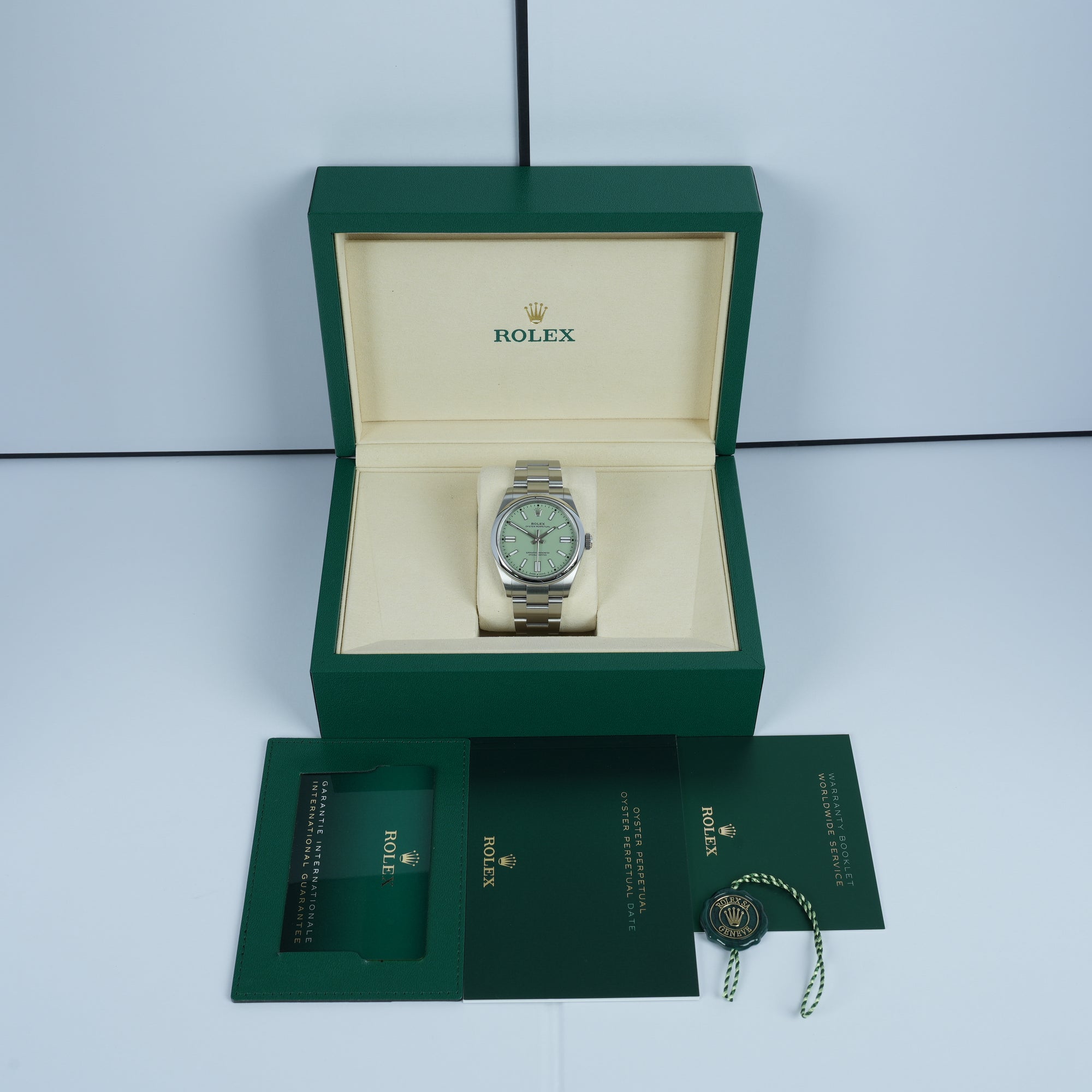 Rolex Oyster Perpetual Pistachio 134300 41mm full set