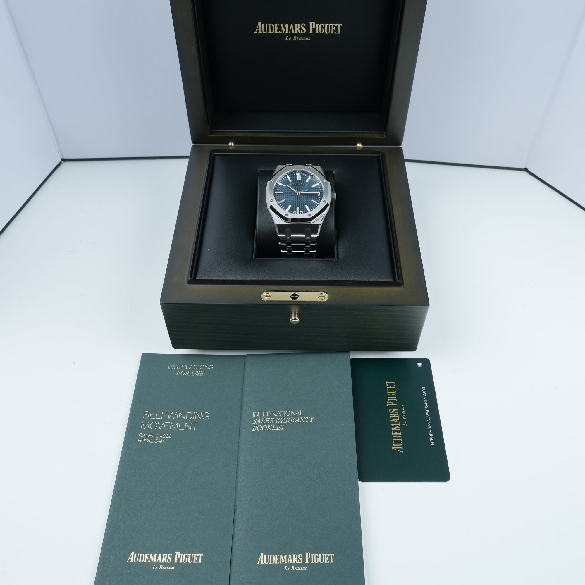 Audemars Piguet Royal Oak 50th Anniversary Blue 15510ST 41mm full set booklets warranty card 