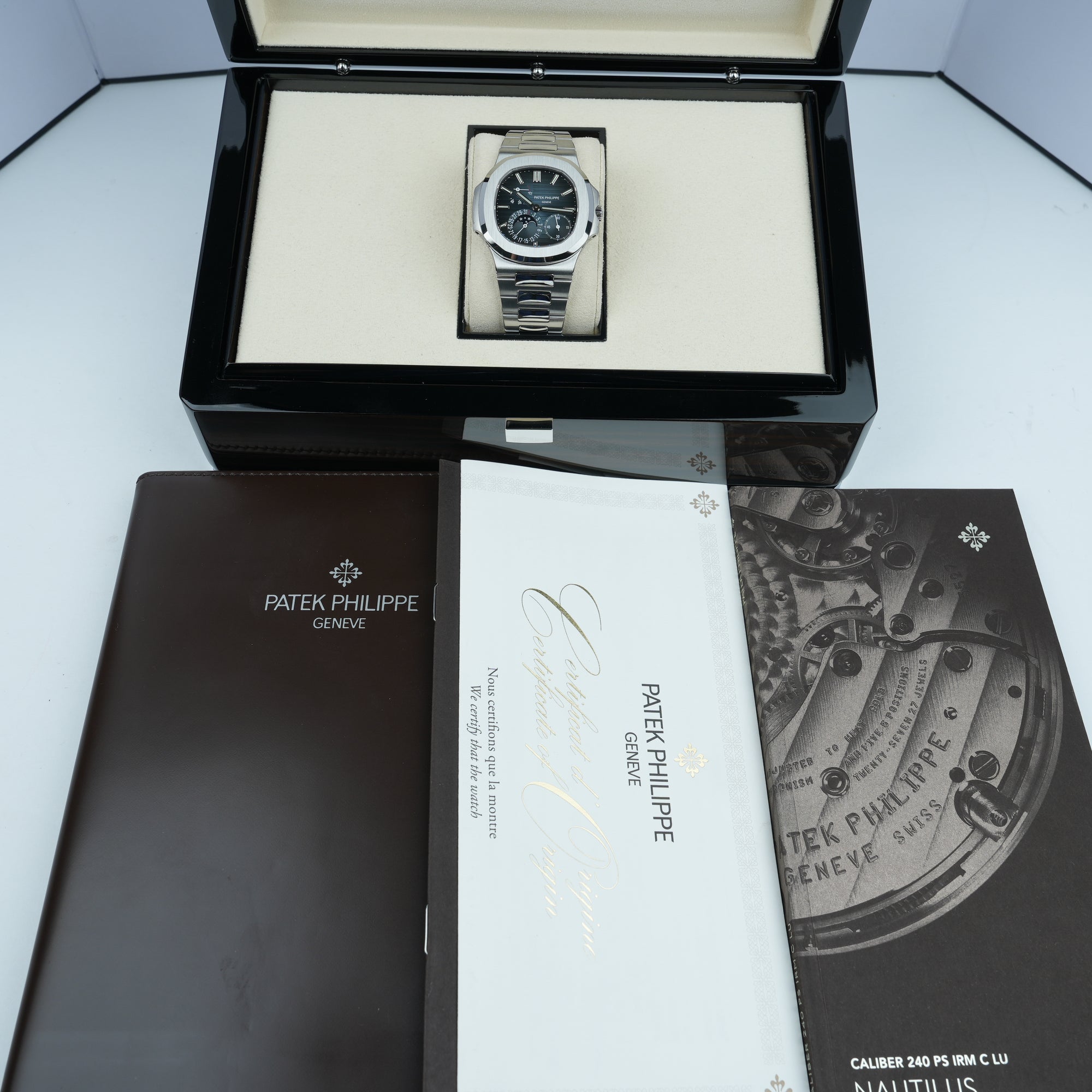 Patek Philippe Nautilus 5712/1A-001 fullset